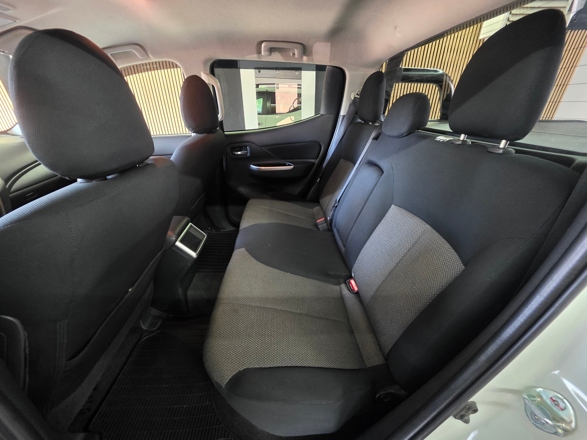 MITSUBISHI L 200 2.2 Style+ Double Cab Automat-image-16