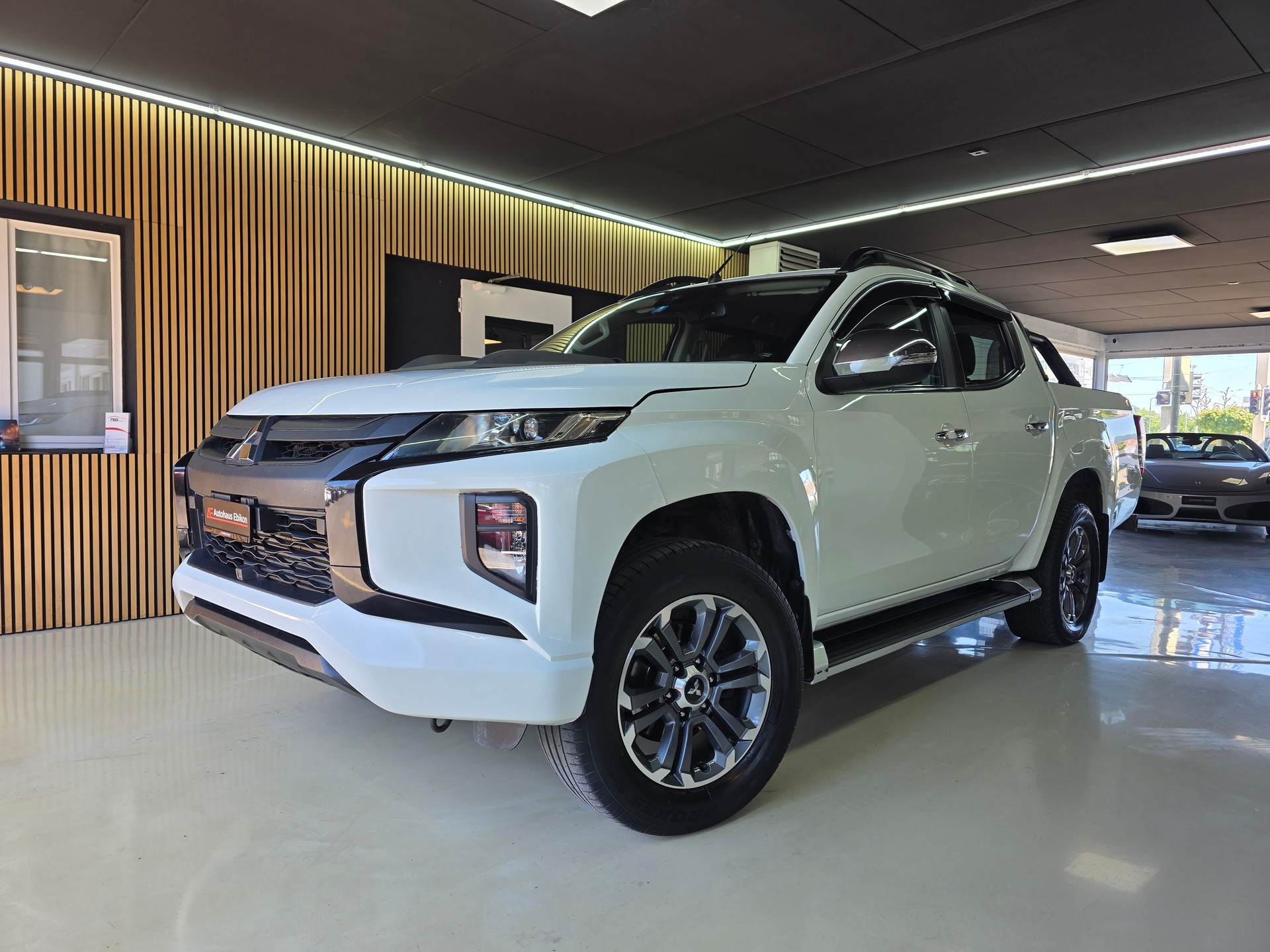 MITSUBISHI L 200 2.2 Style+ Double Cab Automat-image-0