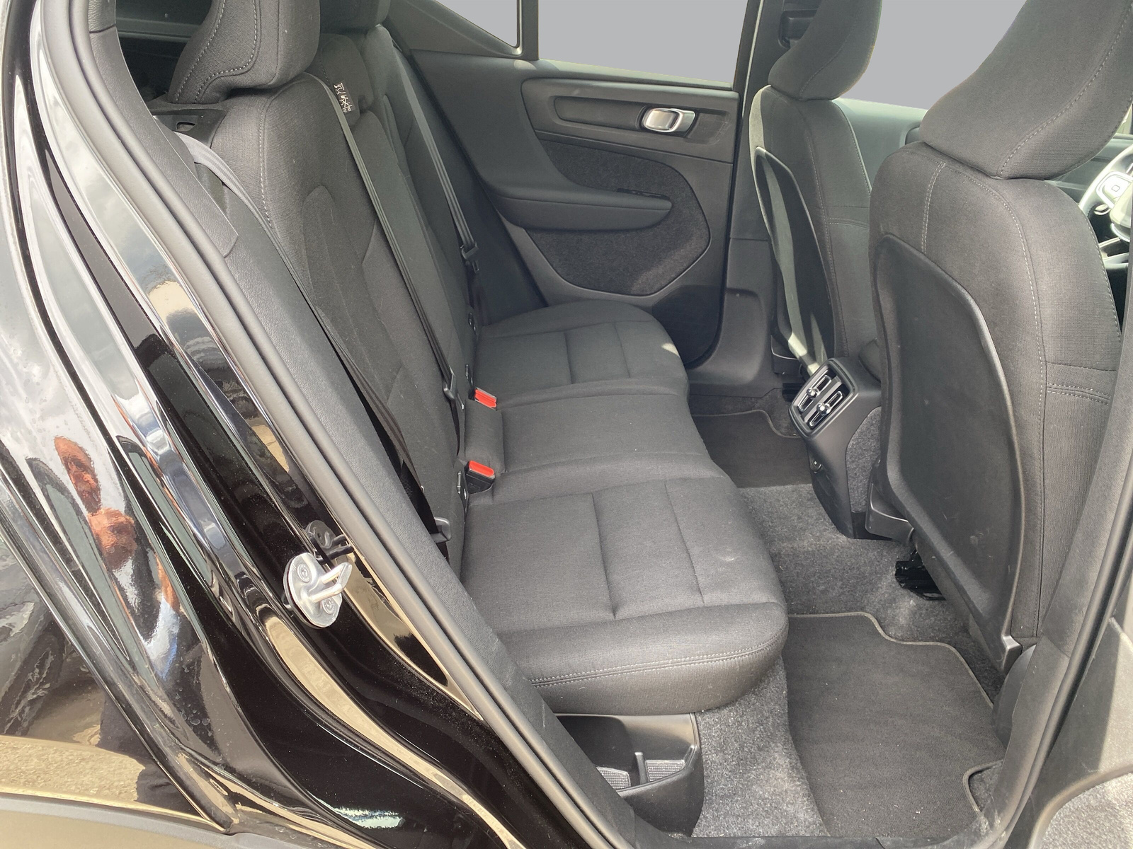VOLVO XC40 B3 Benzin Mild Hybrid Essential DCT-image-12