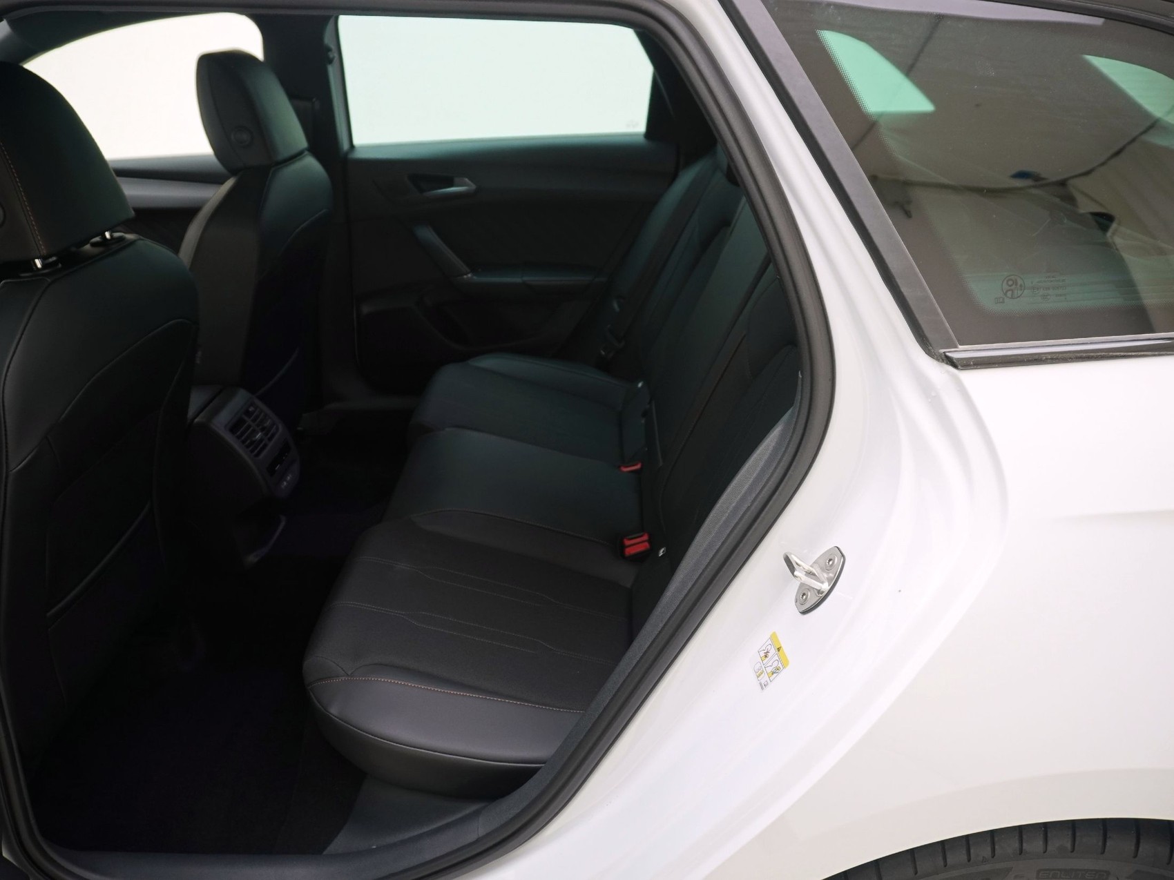 CUPRA Leon ST 1.5 eTSI DSG-image-13