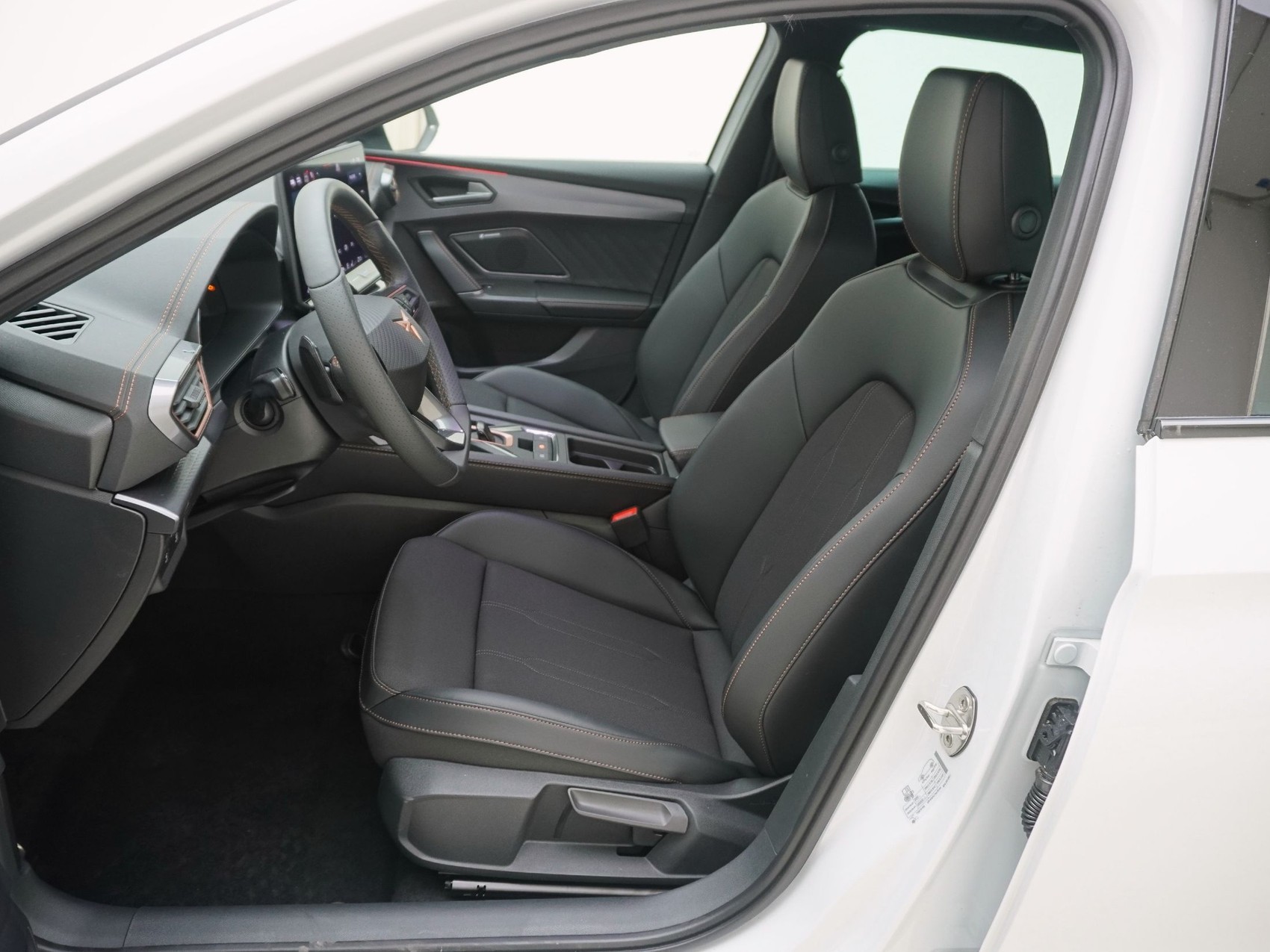 CUPRA Leon ST 1.5 eTSI DSG-image-12