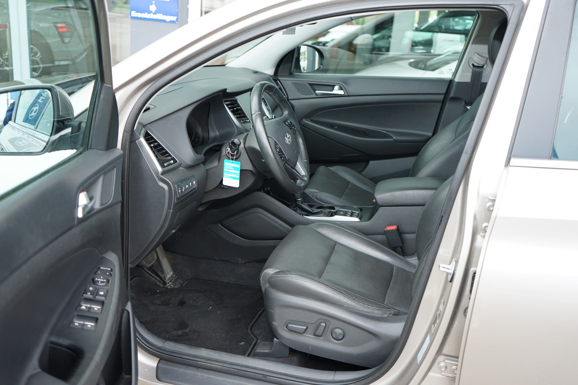 HYUNDAI Tucson 2.0 CRDI Vertex 4WD Automatic-image-9