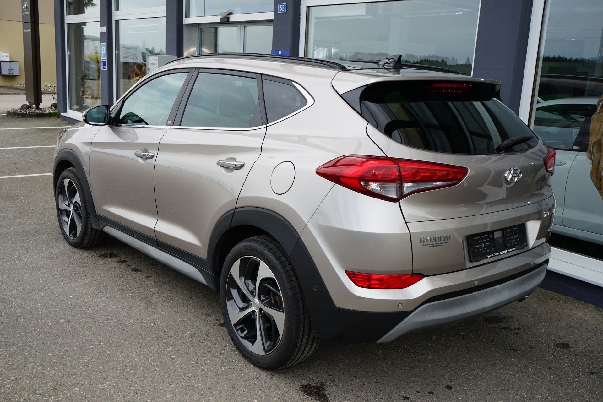 HYUNDAI Tucson 2.0 CRDI Vertex 4WD Automatic-image-3