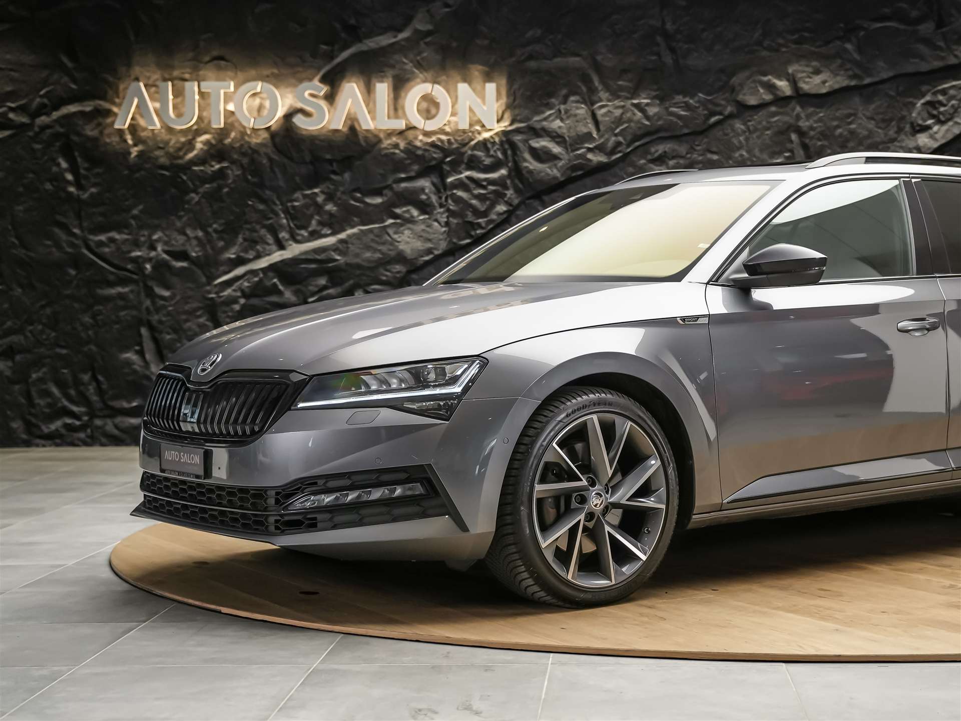 SKODA Superb Combi 2.0 TSI 280 SportLine 4x4 DSG *Facelift*Panorama*Sportsitze*360°Kamera*-image-15