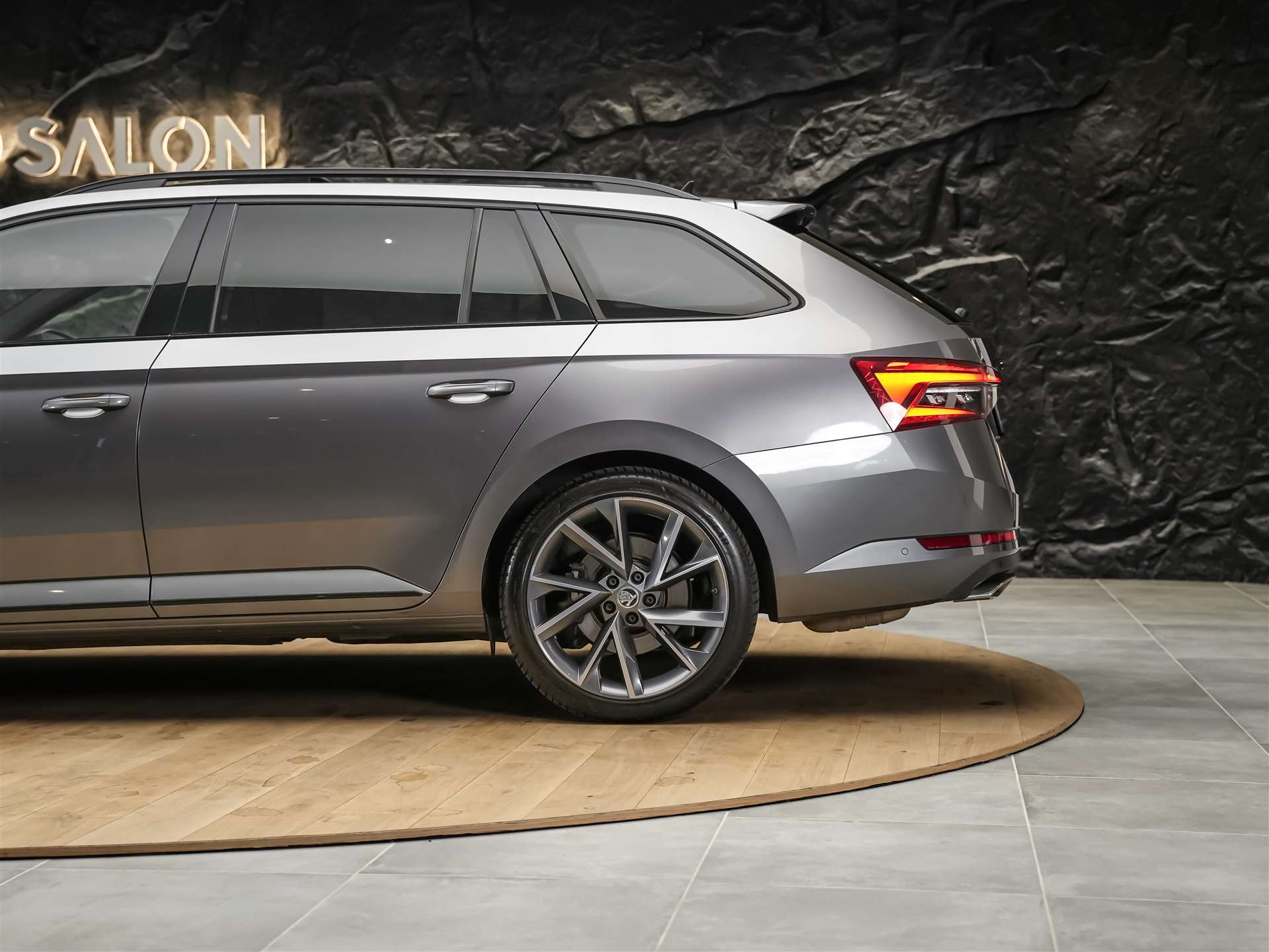 SKODA Superb Combi 2.0 TSI 280 SportLine 4x4 DSG *Facelift*Panorama*Sportsitze*360°Kamera*-image-18