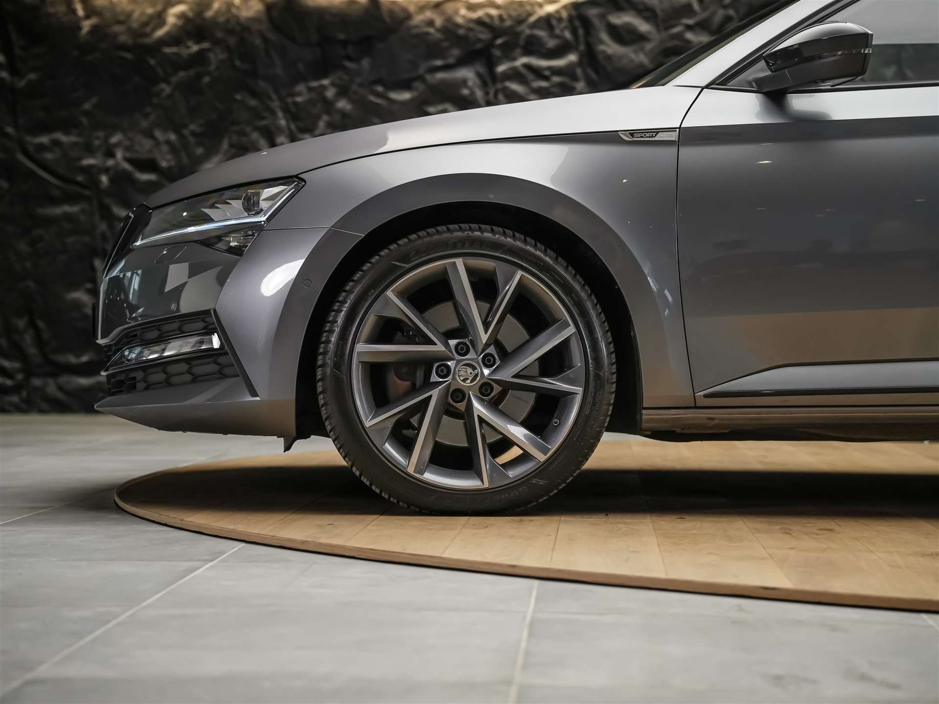 SKODA Superb Combi 2.0 TSI 280 SportLine 4x4 DSG *Facelift*Panorama*Sportsitze*360°Kamera*-image-17