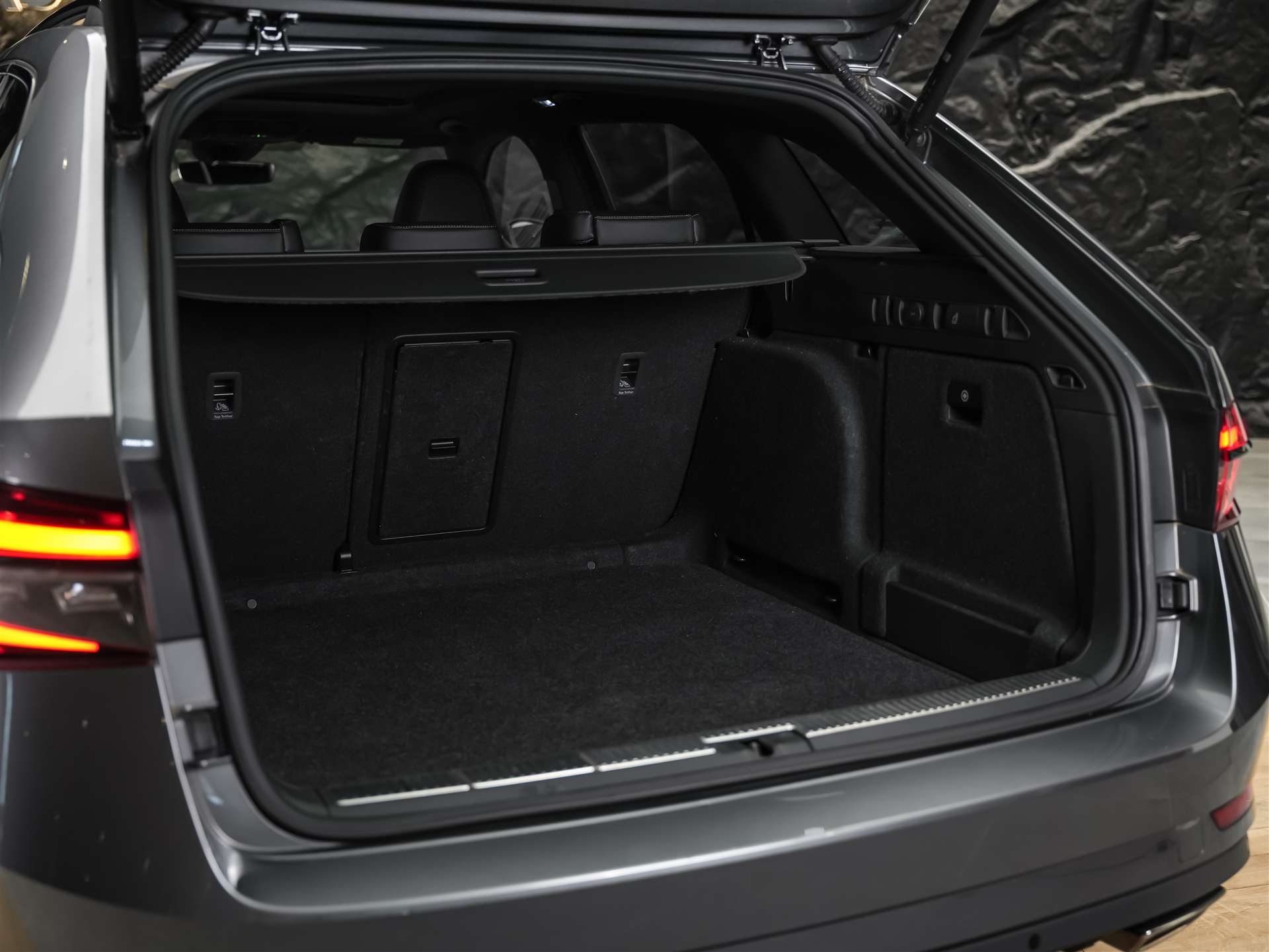 SKODA Superb Combi 2.0 TSI 280 SportLine 4x4 DSG *Facelift*Panorama*Sportsitze*360°Kamera*-image-40