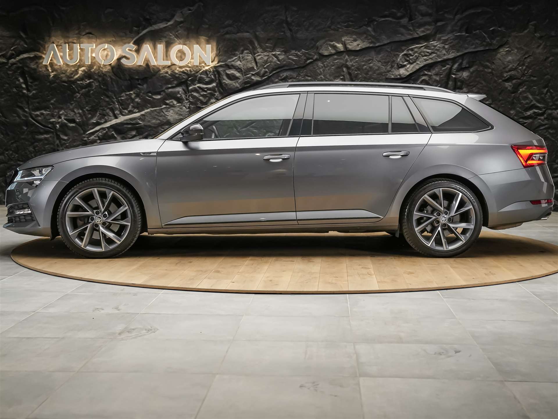 SKODA Superb Combi 2.0 TSI 280 SportLine 4x4 DSG *Facelift*Panorama*Sportsitze*360°Kamera*-image-1