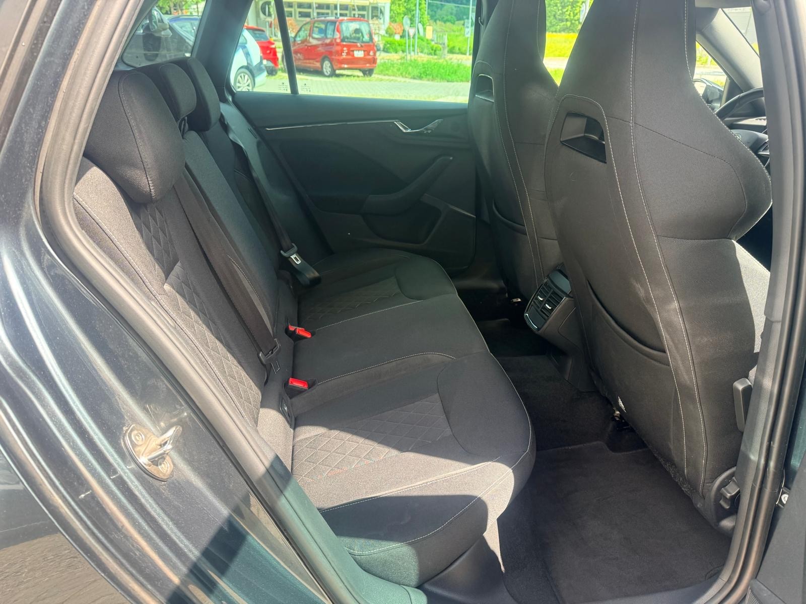 SKODA Kamiq 1.0 TSI Style DSG-image-12