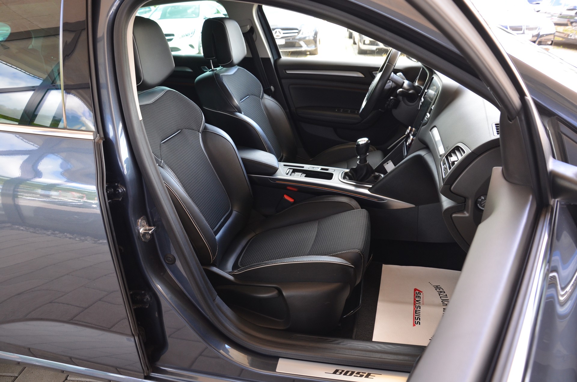 RENAULT Mégane 1.2 16V Turbo Bose*Frisch ab MFK,1 Jahr oder 20000km Garantie*-image-13