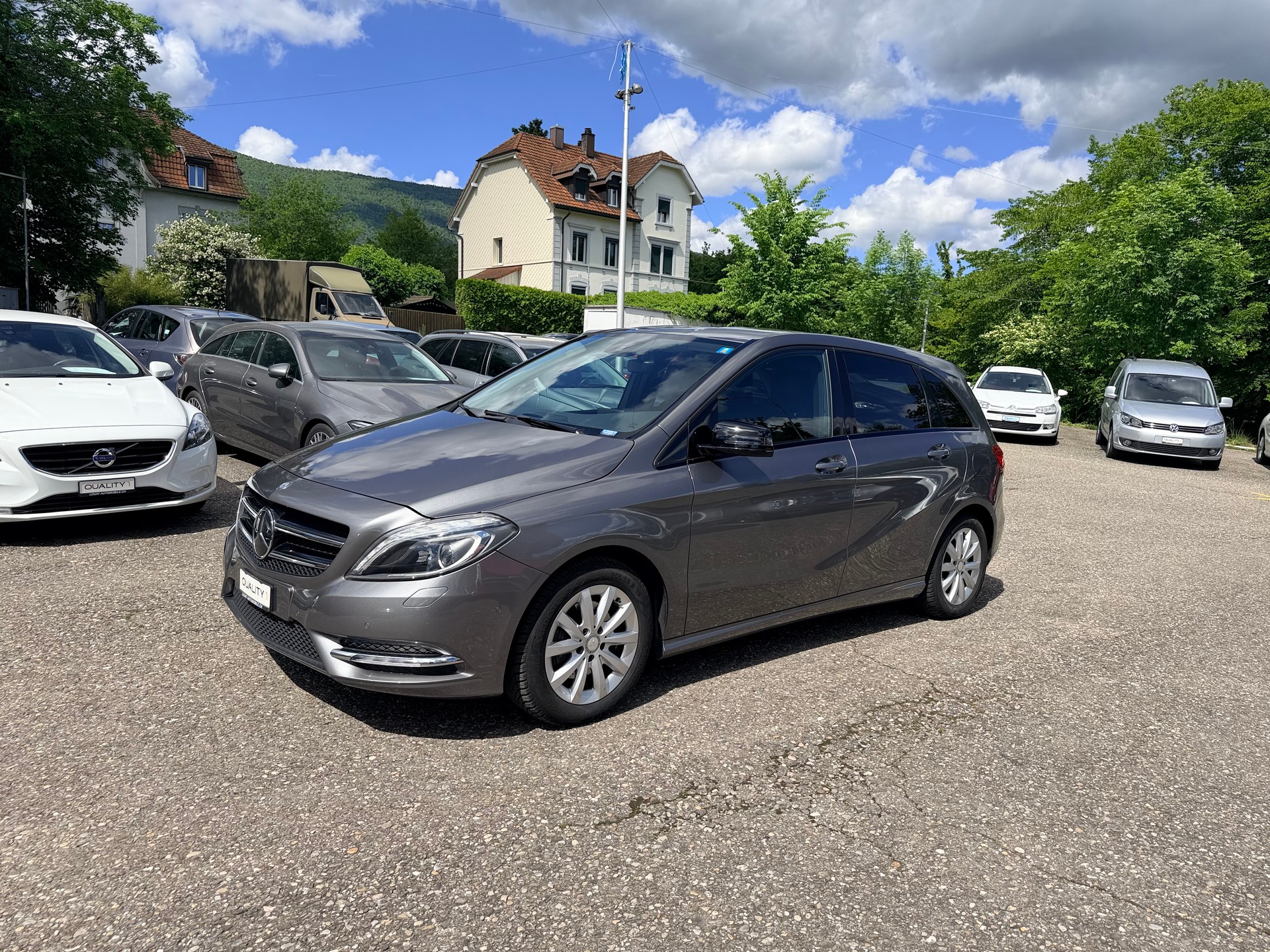 MERCEDES-BENZ B 200 Active Edition-image-24