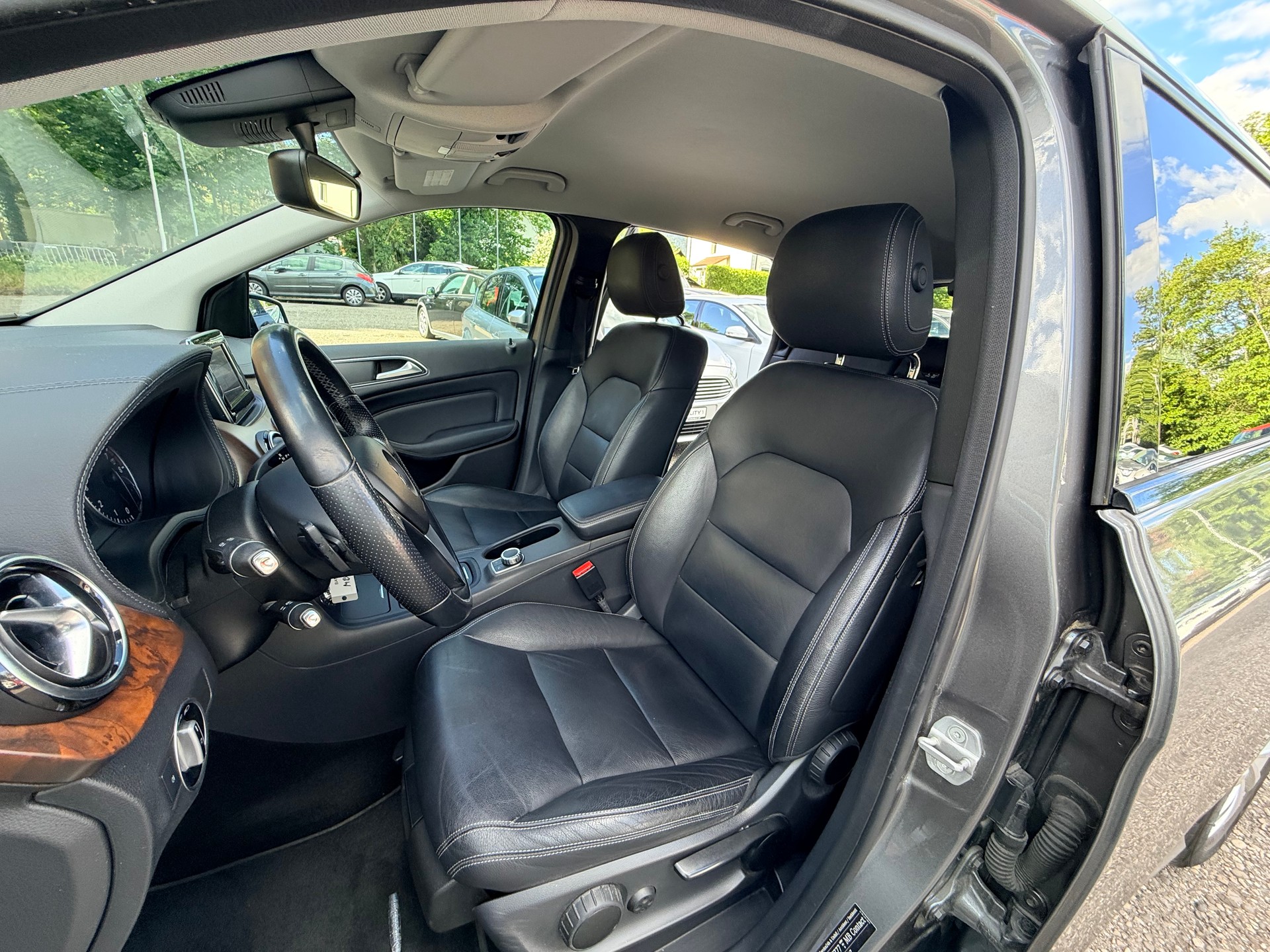 MERCEDES-BENZ B 200 Active Edition-image-21