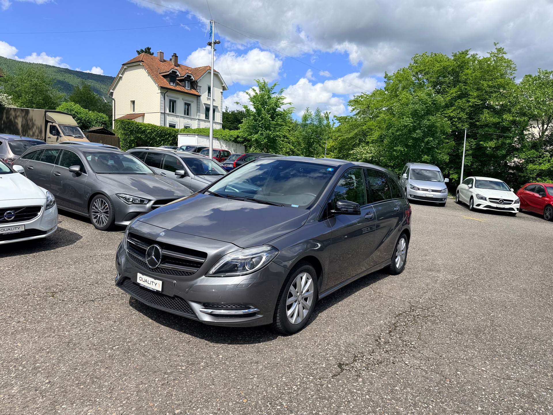 MERCEDES-BENZ B 200 Active Edition-image-25