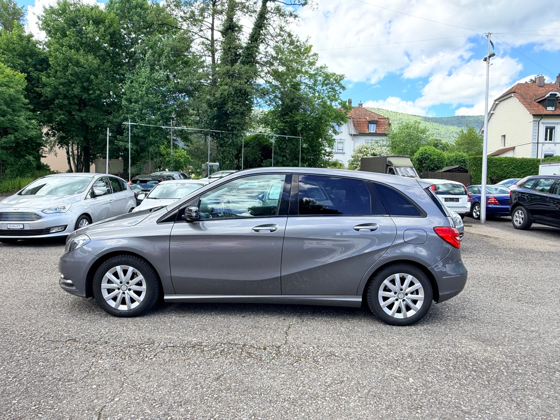 MERCEDES-BENZ B 200 Active Edition-image-4