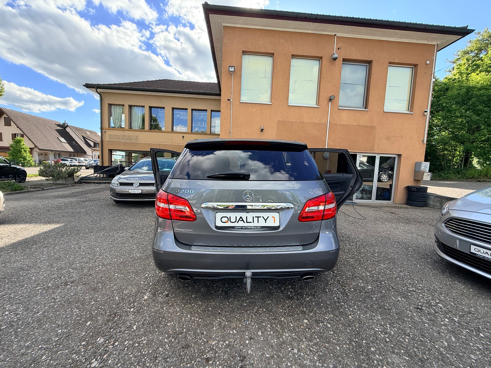 MERCEDES-BENZ B 200 Active Edition-image-12