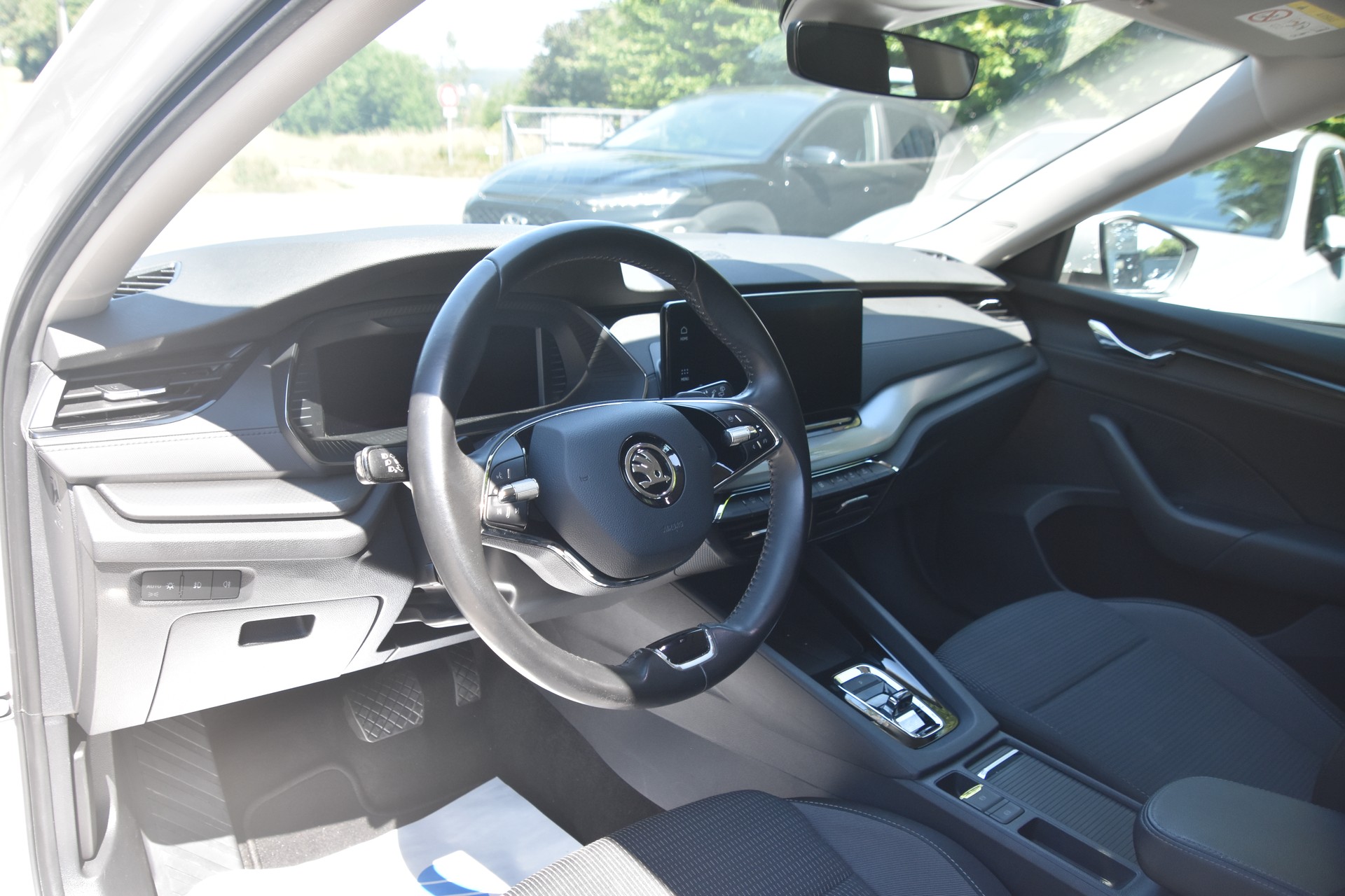 SKODA Octavia Combi 2.0 TDI DSG Ambition-image-8