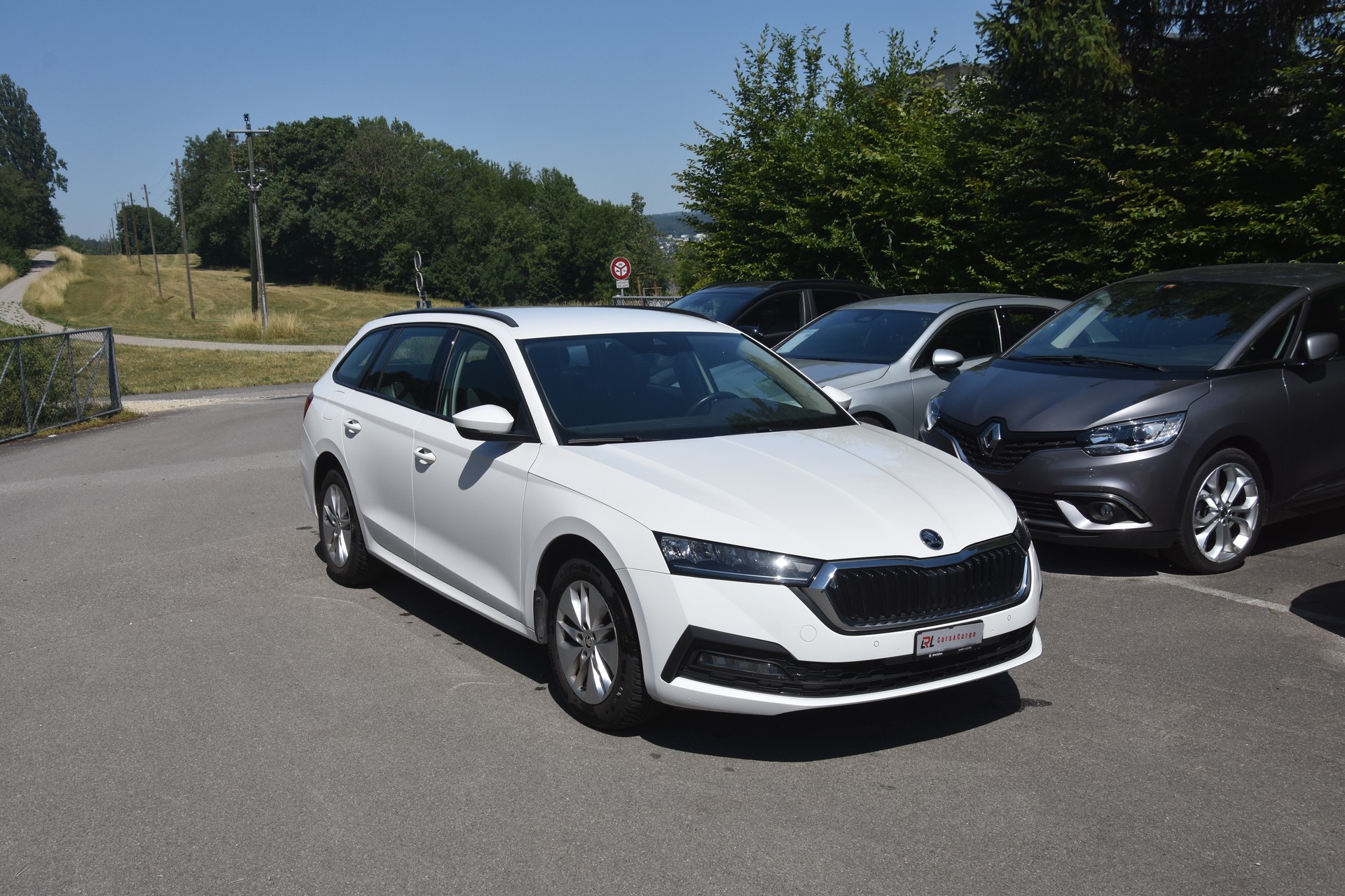 SKODA Octavia Combi 2.0 TDI DSG Ambition-image-0