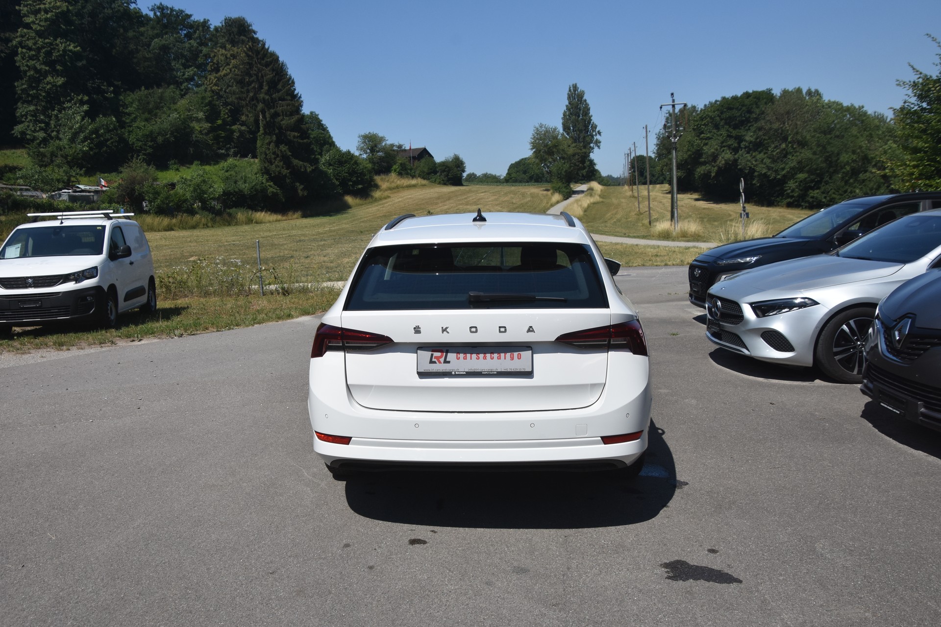 SKODA Octavia Combi 2.0 TDI DSG Ambition-image-5