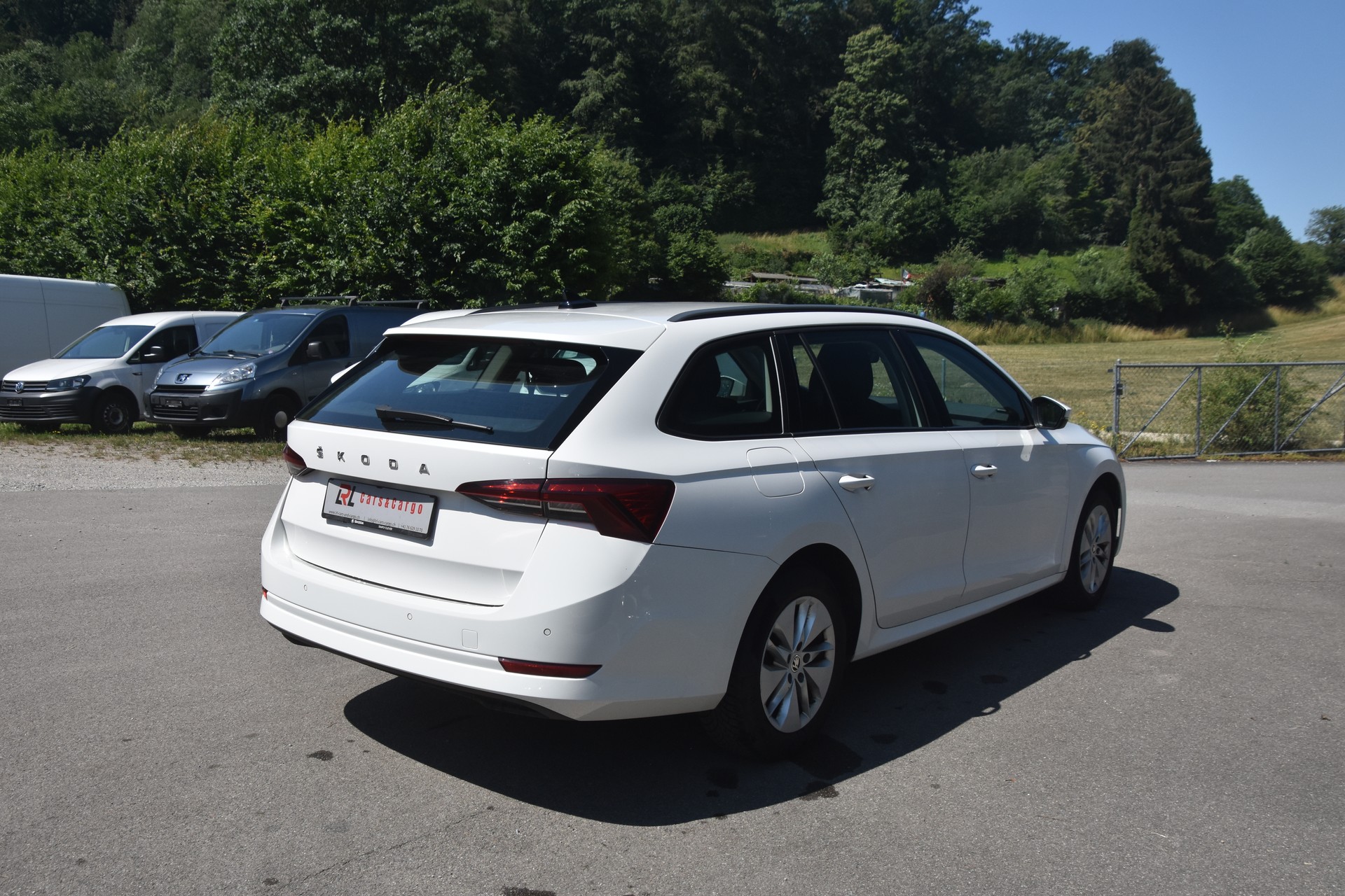 SKODA Octavia Combi 2.0 TDI DSG Ambition-image-4
