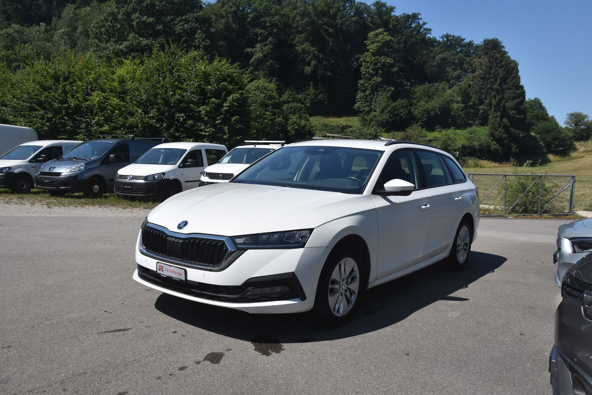 SKODA Octavia Combi 2.0 TDI DSG Ambition-image-2