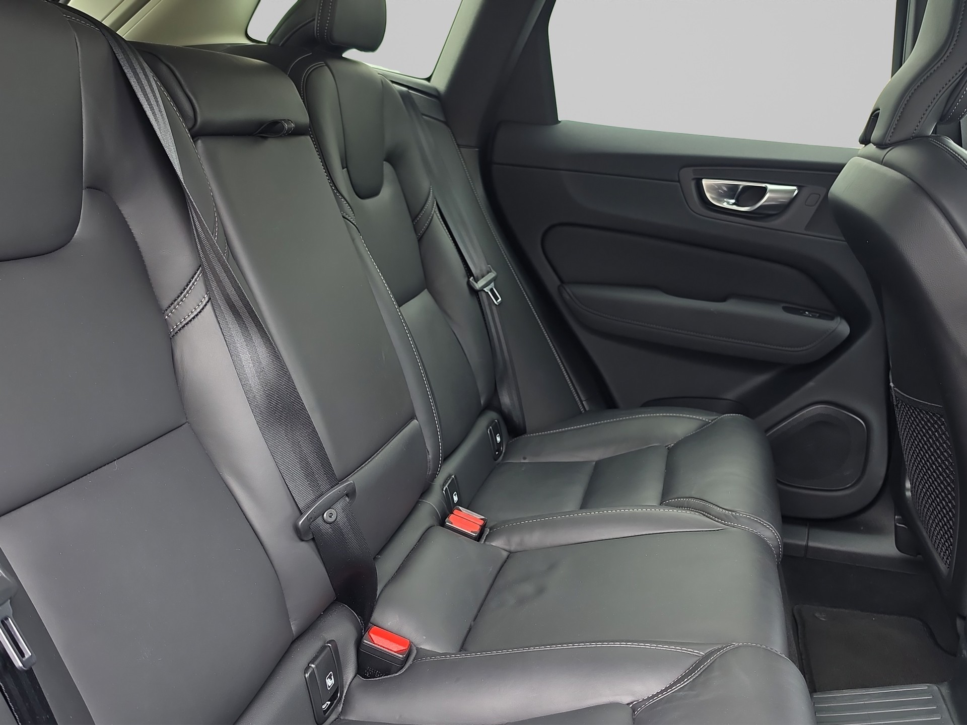 VOLVO XC60 2.0 T6 TE Plus Dark eAWD-image-13