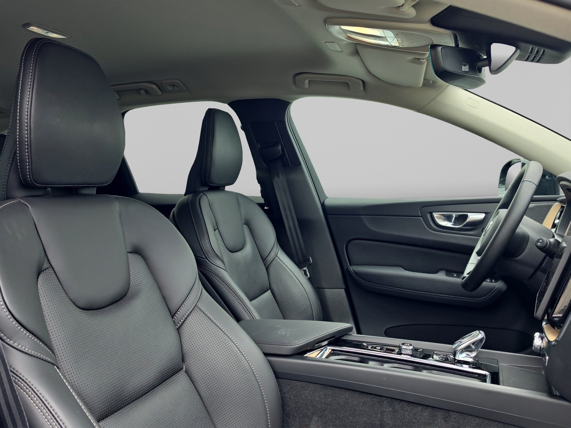 VOLVO XC60 2.0 T6 TE Plus Dark eAWD-image-14