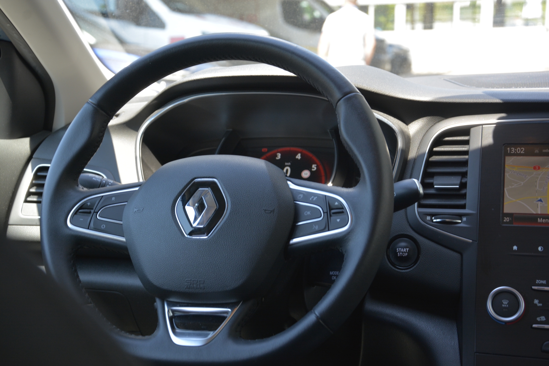 RENAULT Mégane 1.2 TCe 130 Zen-image-6