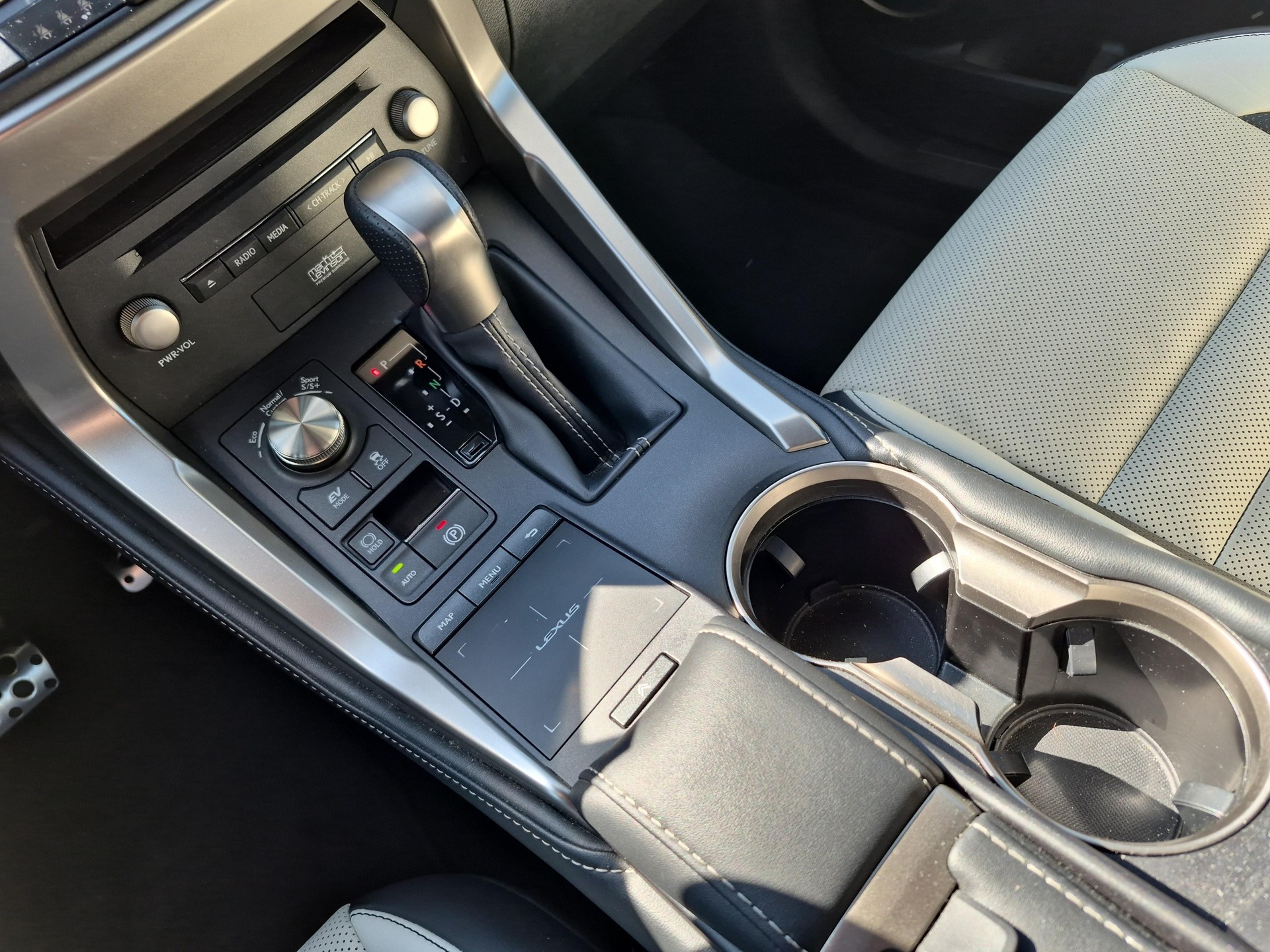 LEXUS NX 300h F-Sport-image-15