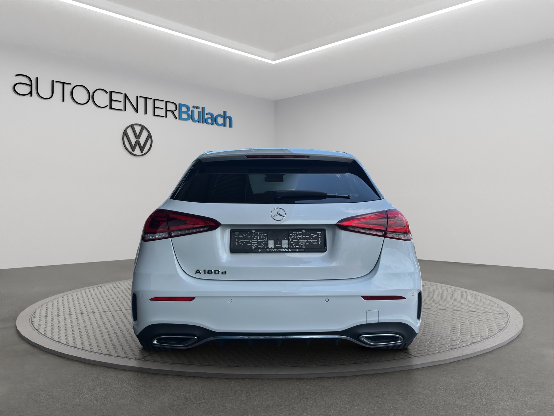 MERCEDES-BENZ A 180 d AMG Line-image-6