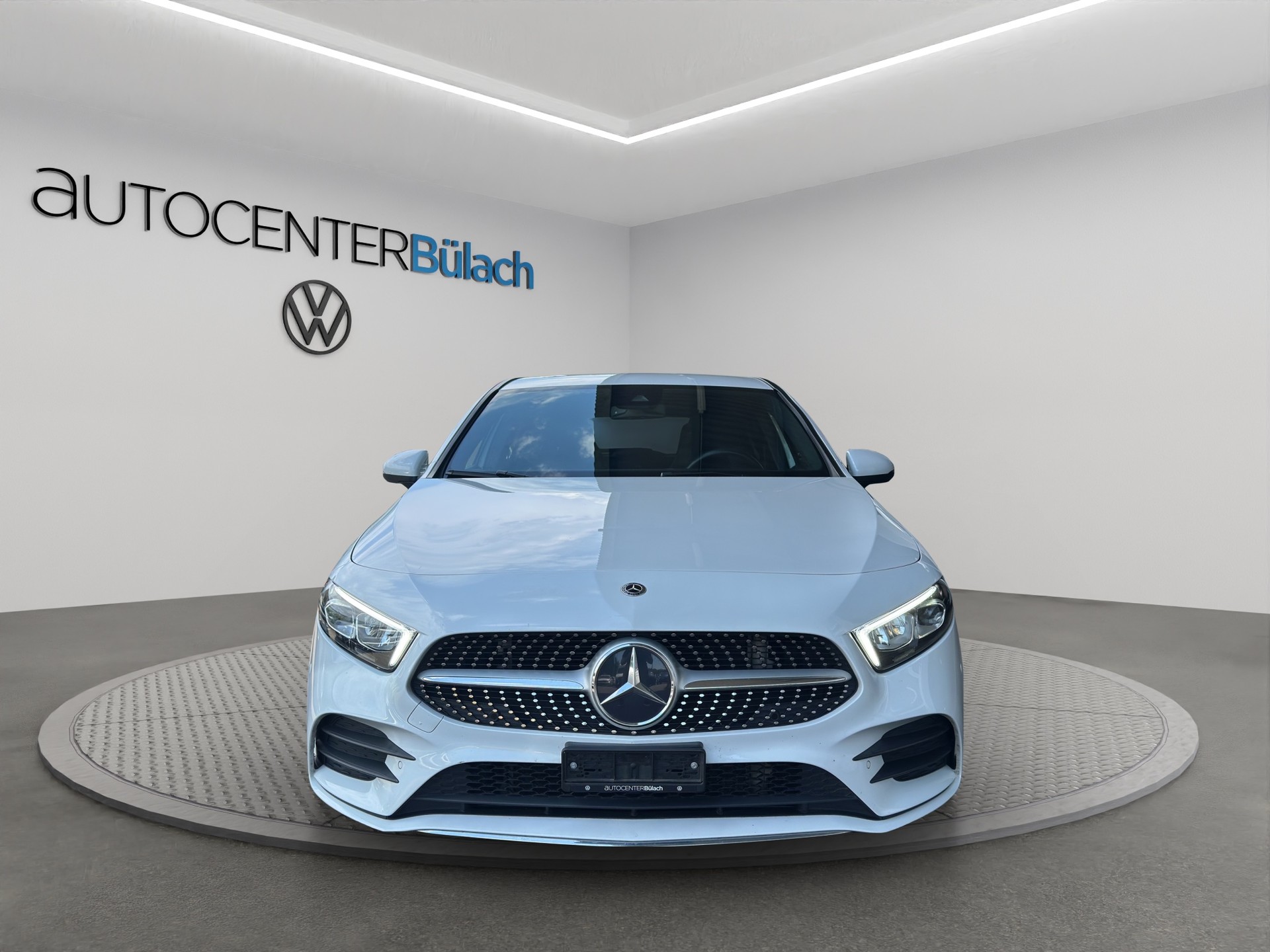 MERCEDES-BENZ A 180 d AMG Line-image-2
