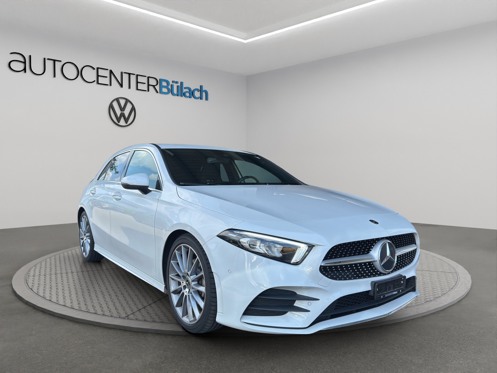 MERCEDES-BENZ A 180 d AMG Line-image-3