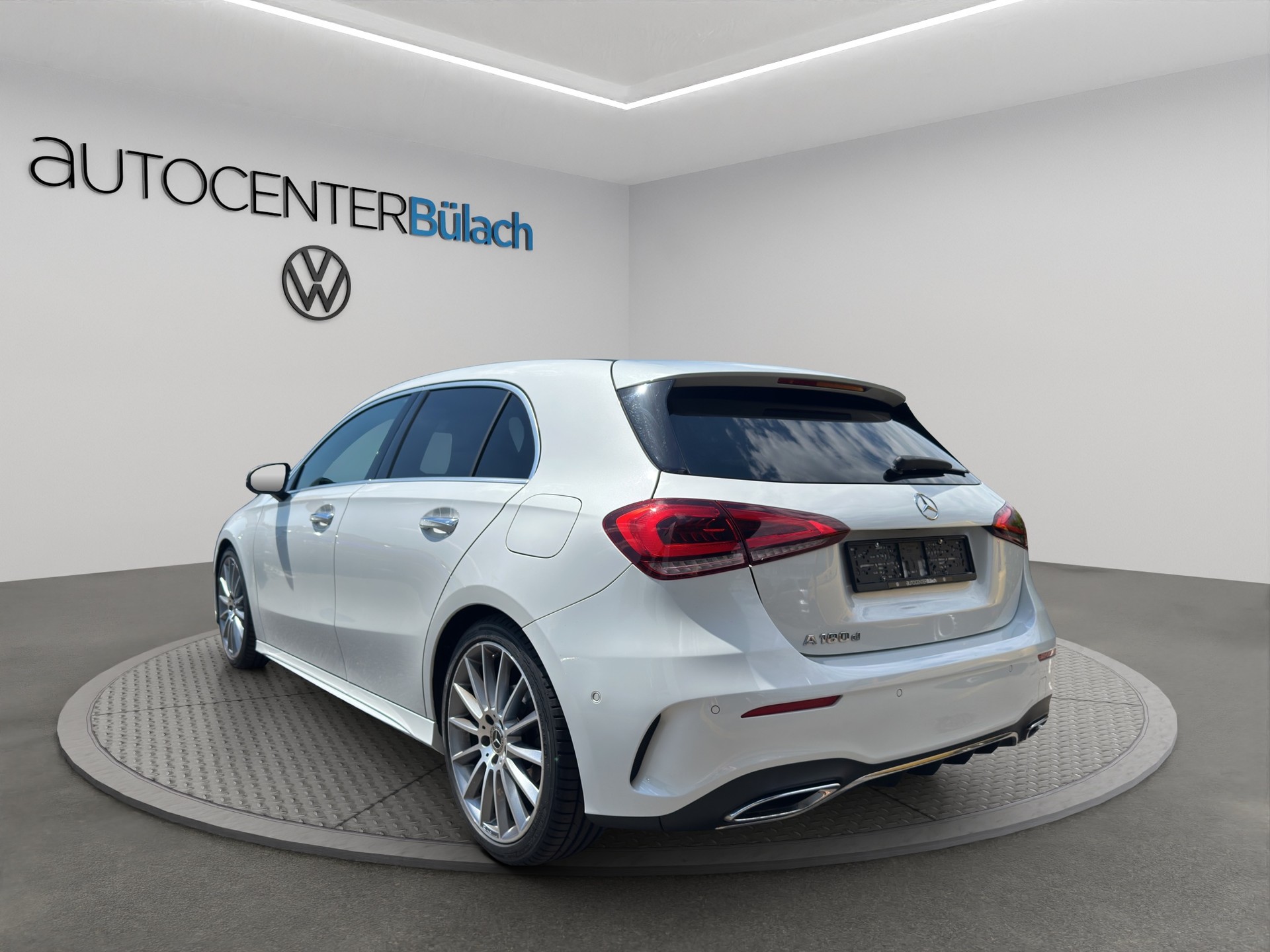 MERCEDES-BENZ A 180 d AMG Line-image-7