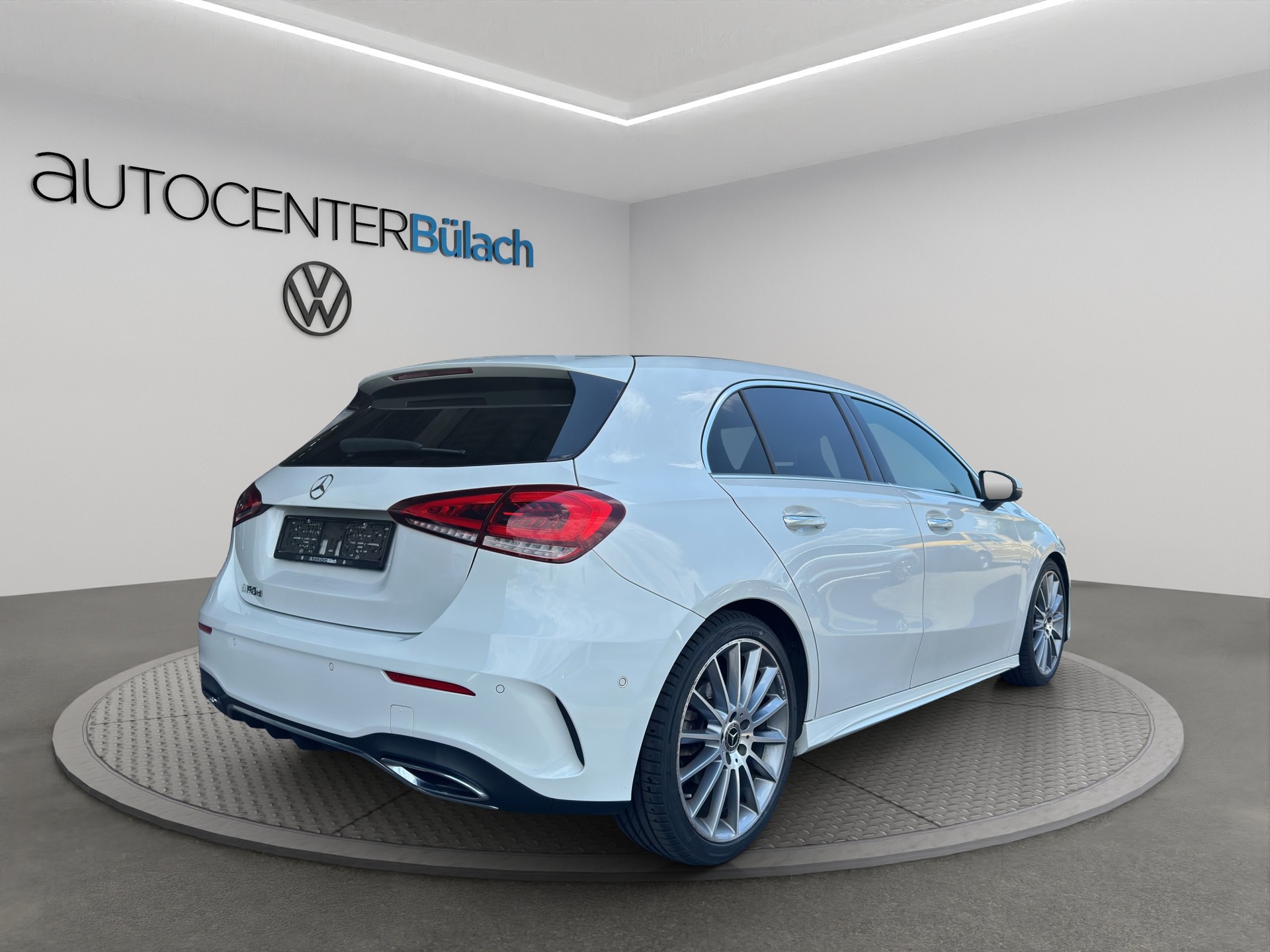 MERCEDES-BENZ A 180 d AMG Line-image-5