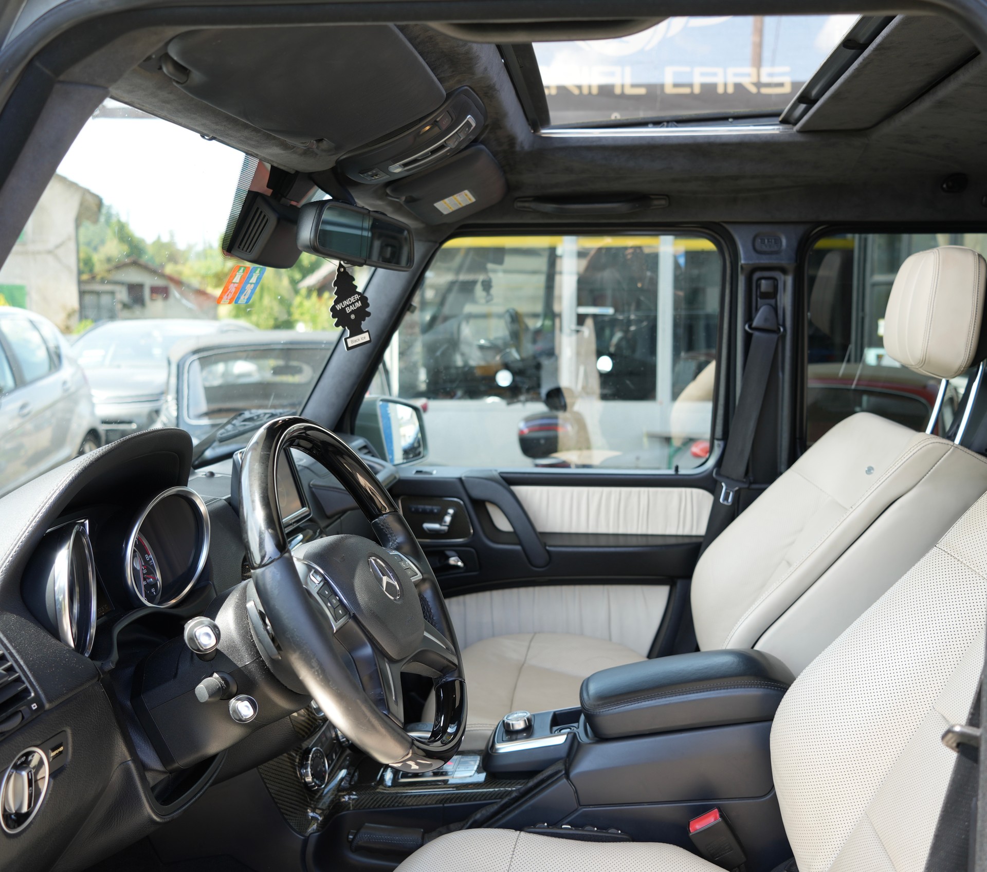 MERCEDES-BENZ G 63 AMG Automatic ** RESERVIERT **-image-8