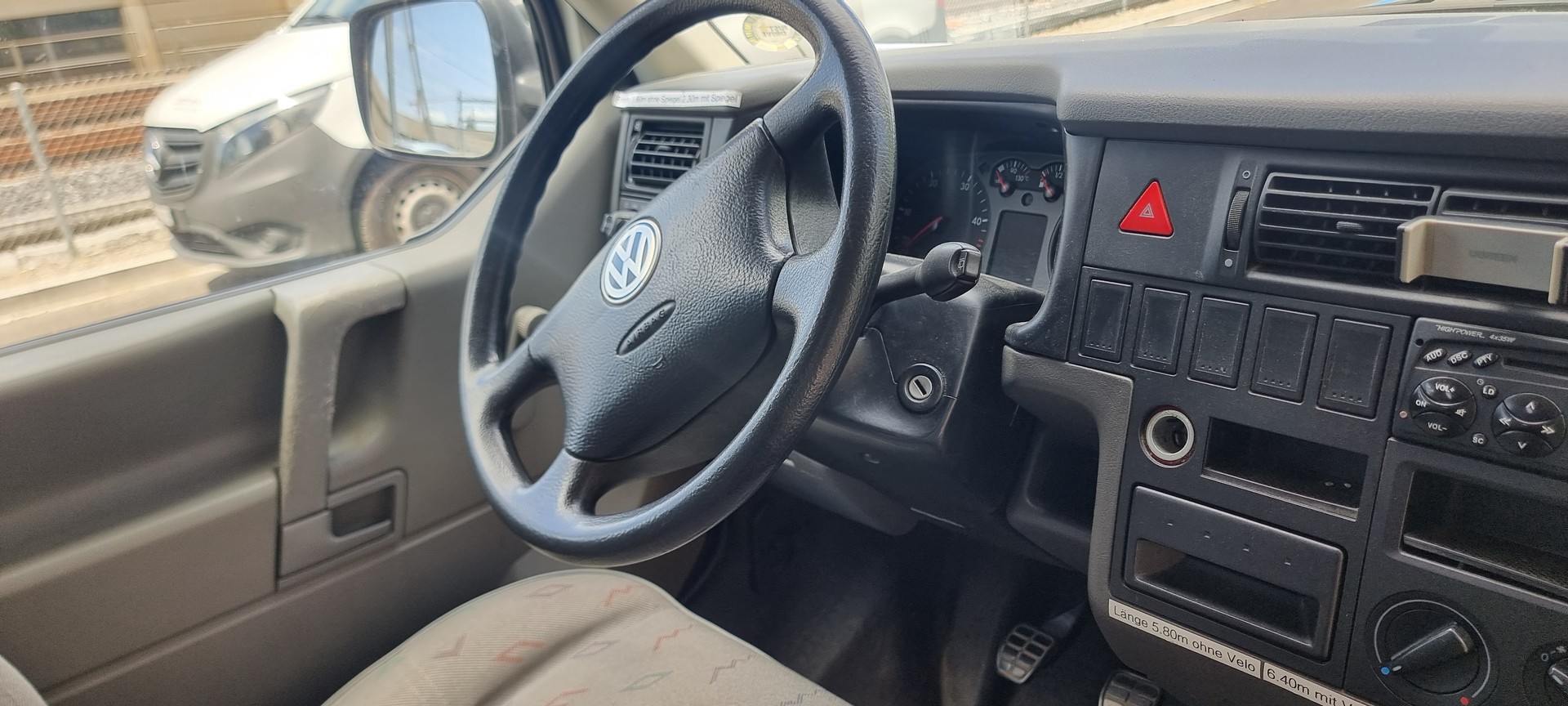 VW 2.5TDI Camper Carthago Werksausbau-image-4