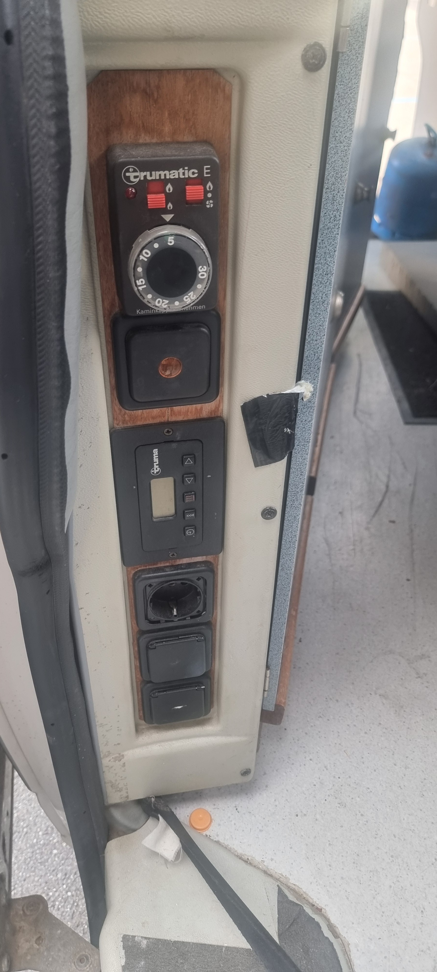 VW 2.5TDI Camper Carthago Werksausbau-image-8