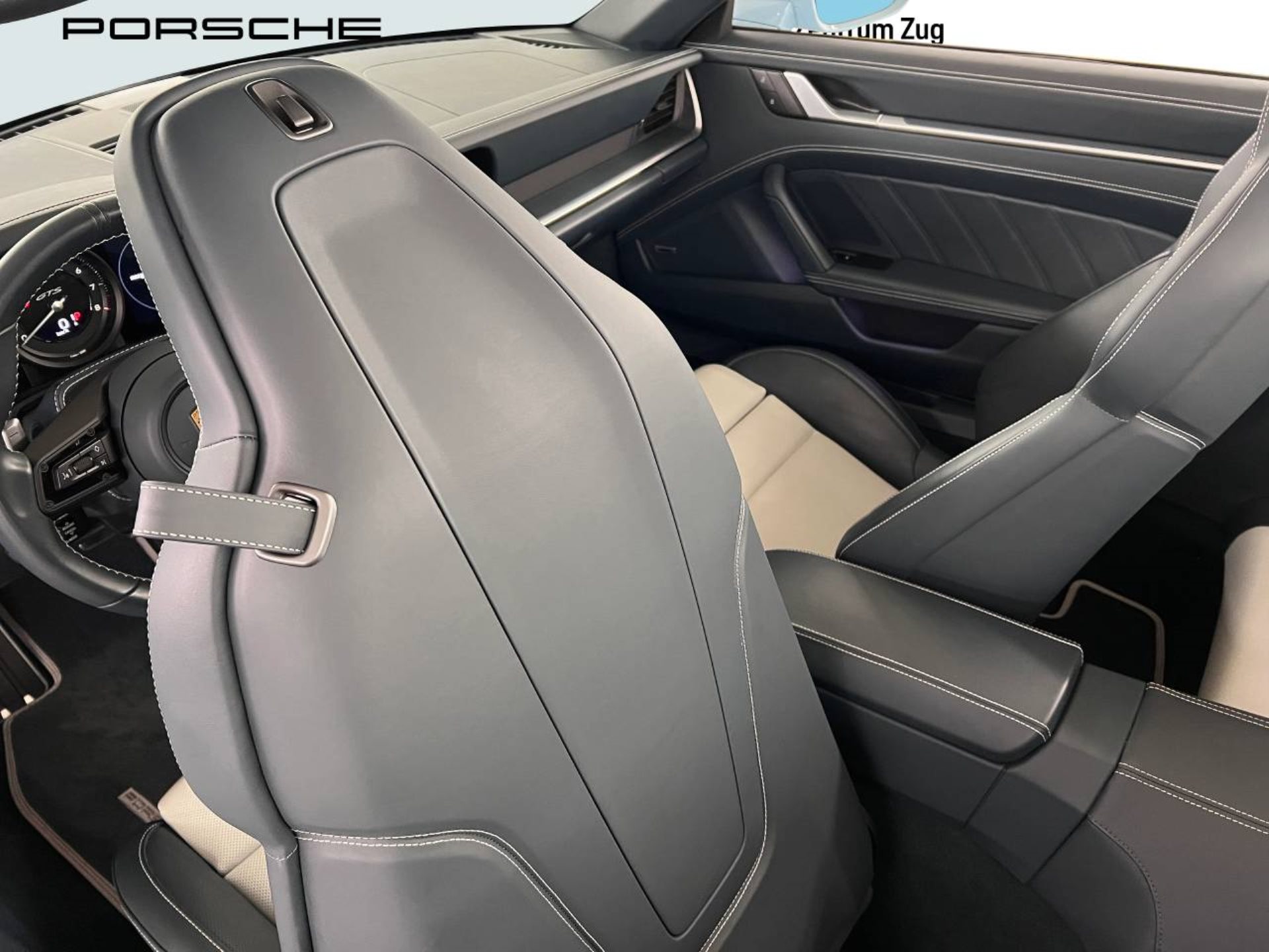 PORSCHE 911 Carrera 4 GTS Cabriolet-image-23