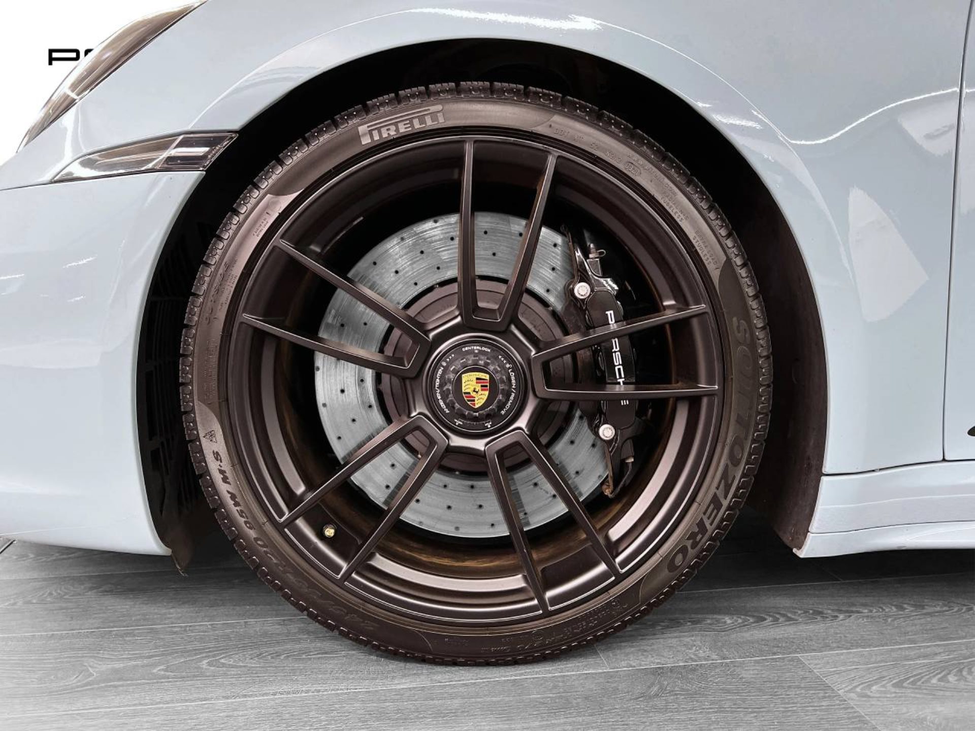 PORSCHE 911 Carrera 4 GTS Cabriolet-image-11