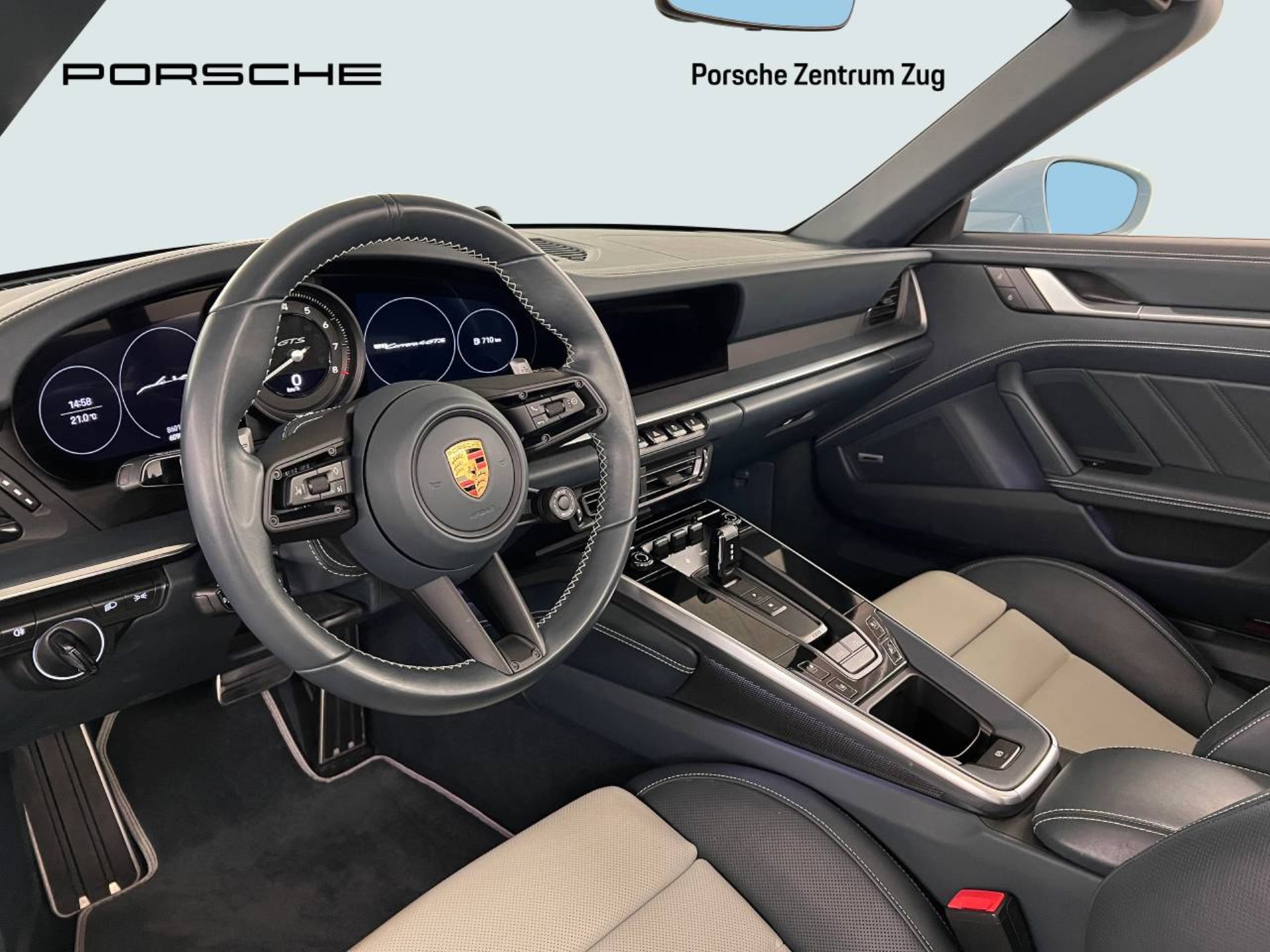 PORSCHE 911 Carrera 4 GTS Cabriolet-image-3
