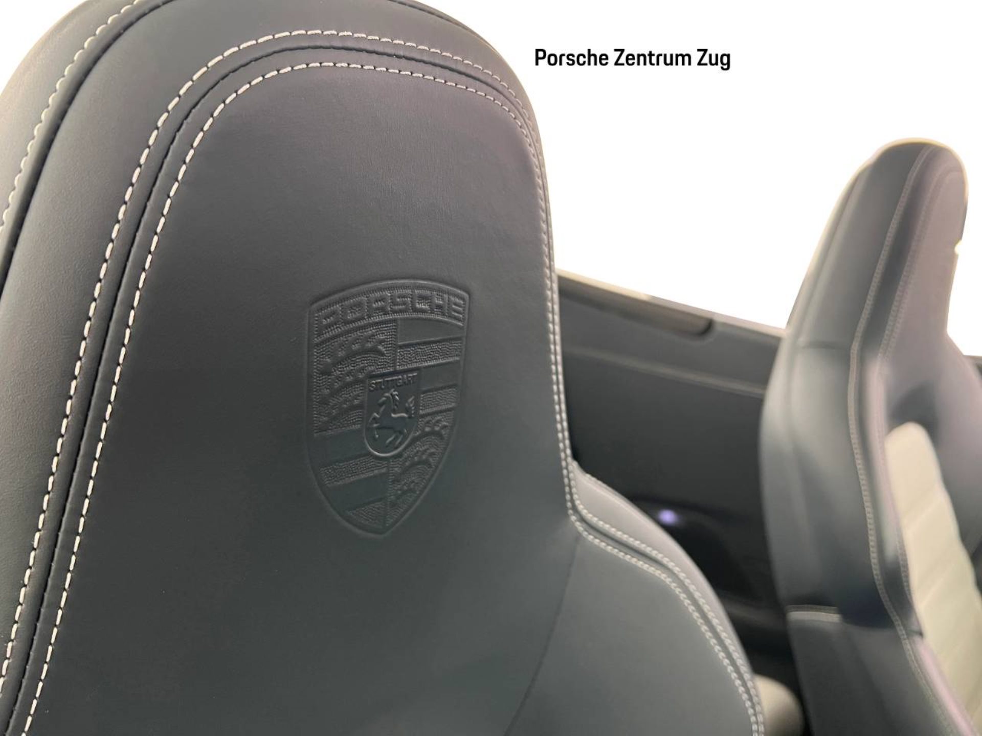 PORSCHE 911 Carrera 4 GTS Cabriolet-image-21