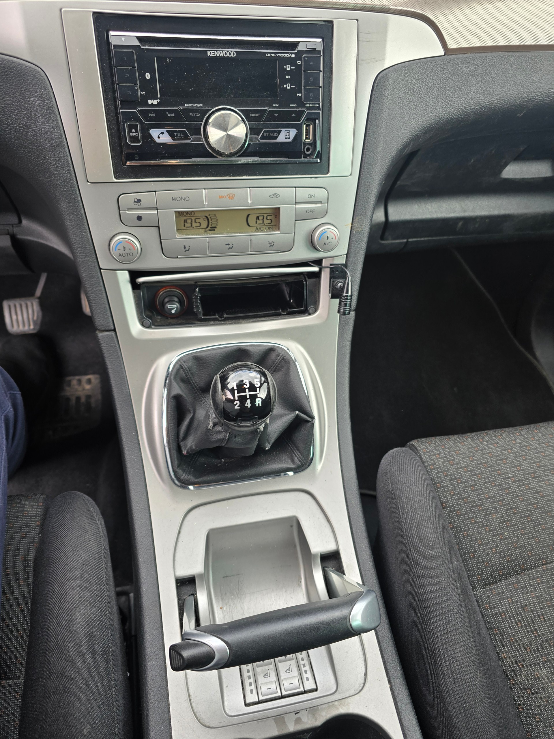 FORD S-Max 2.0i Ambiente-image-9