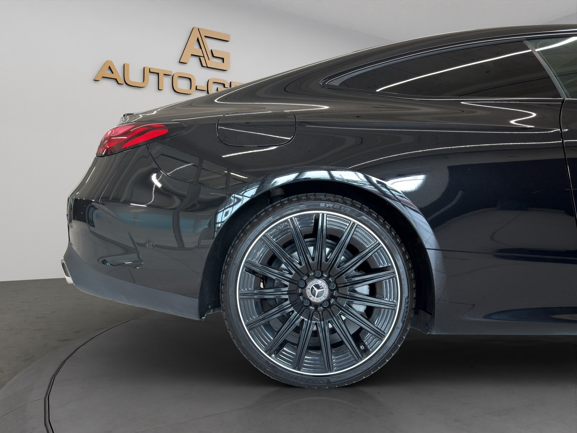 MERCEDES-BENZ CLE 200 Coupé 4Matic 9G-Tronic-image-9