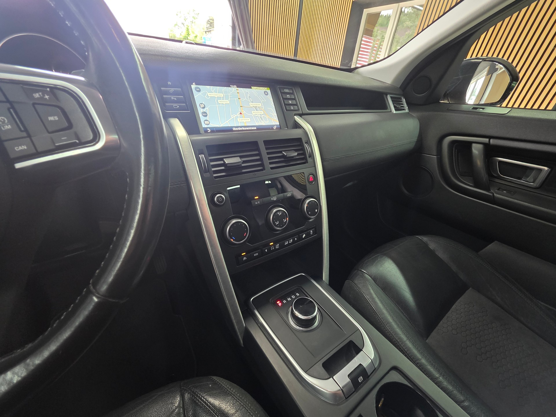 LAND ROVER Discovery Sport 2.0 TD4 Pure AT9-image-13