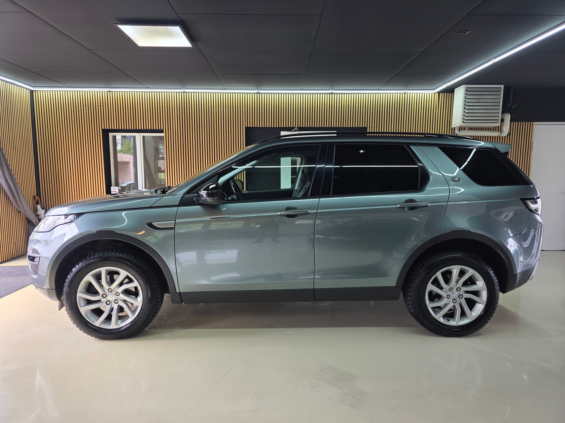 LAND ROVER Discovery Sport 2.0 TD4 Pure AT9-image-3