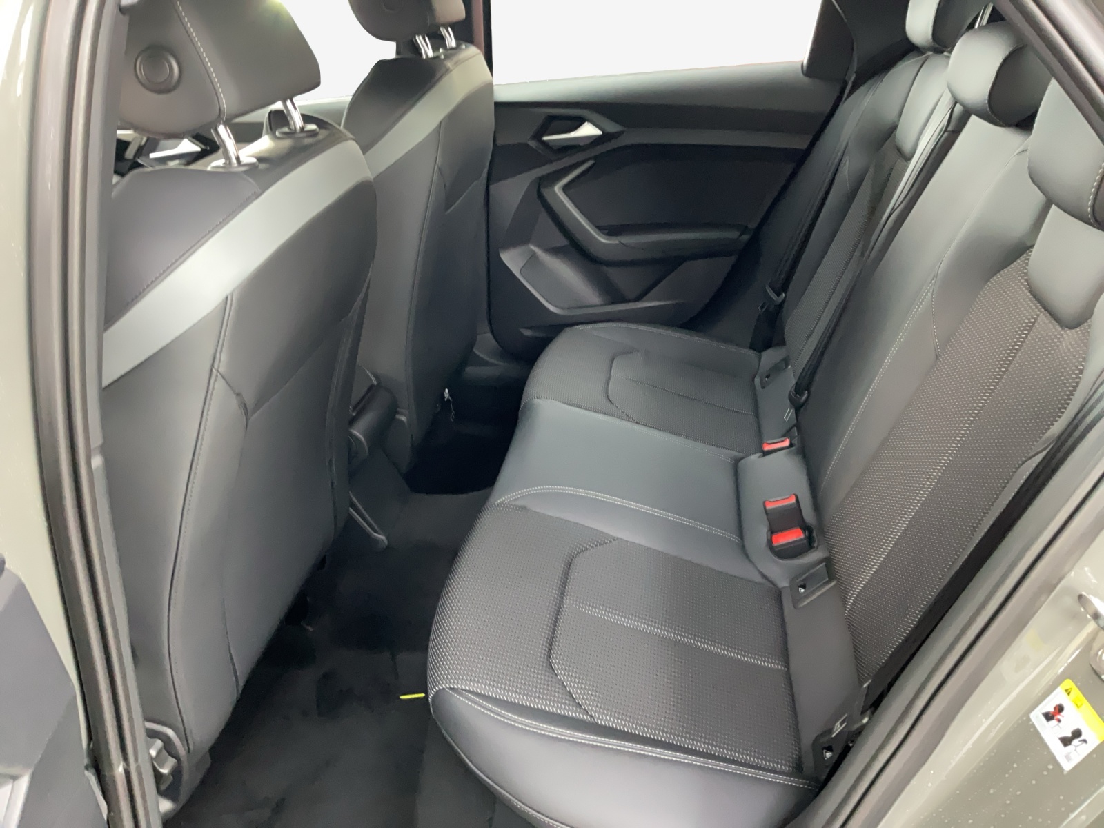 AUDI A1 Sportback 30 TFSI Attraction S-tronic-image-4