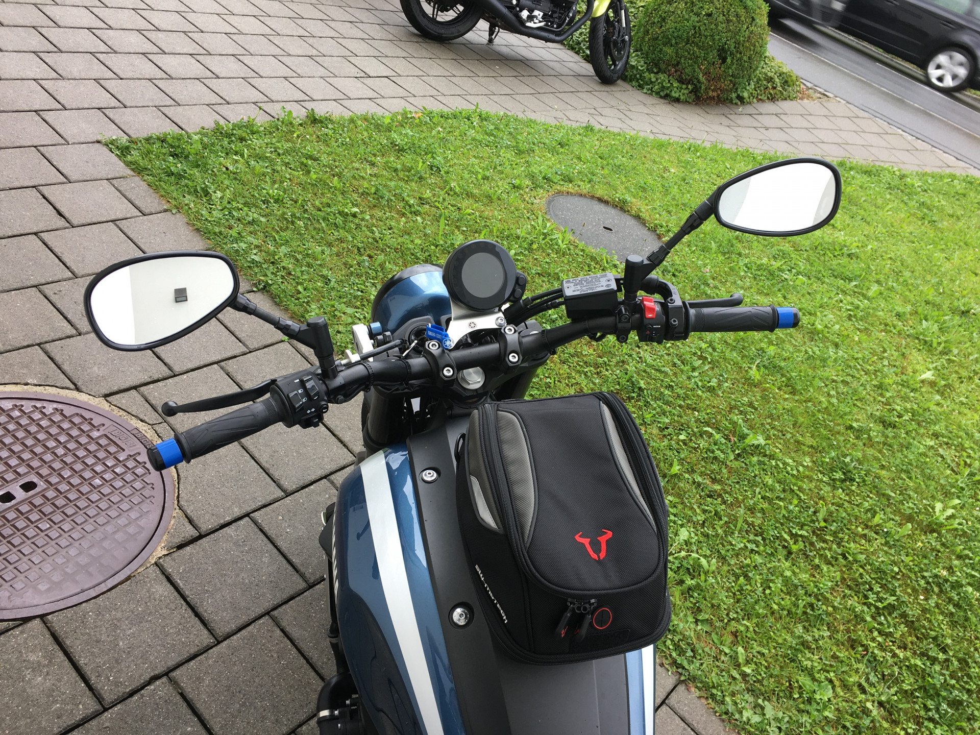 YAMAHA XSR 900-showroom-element-1