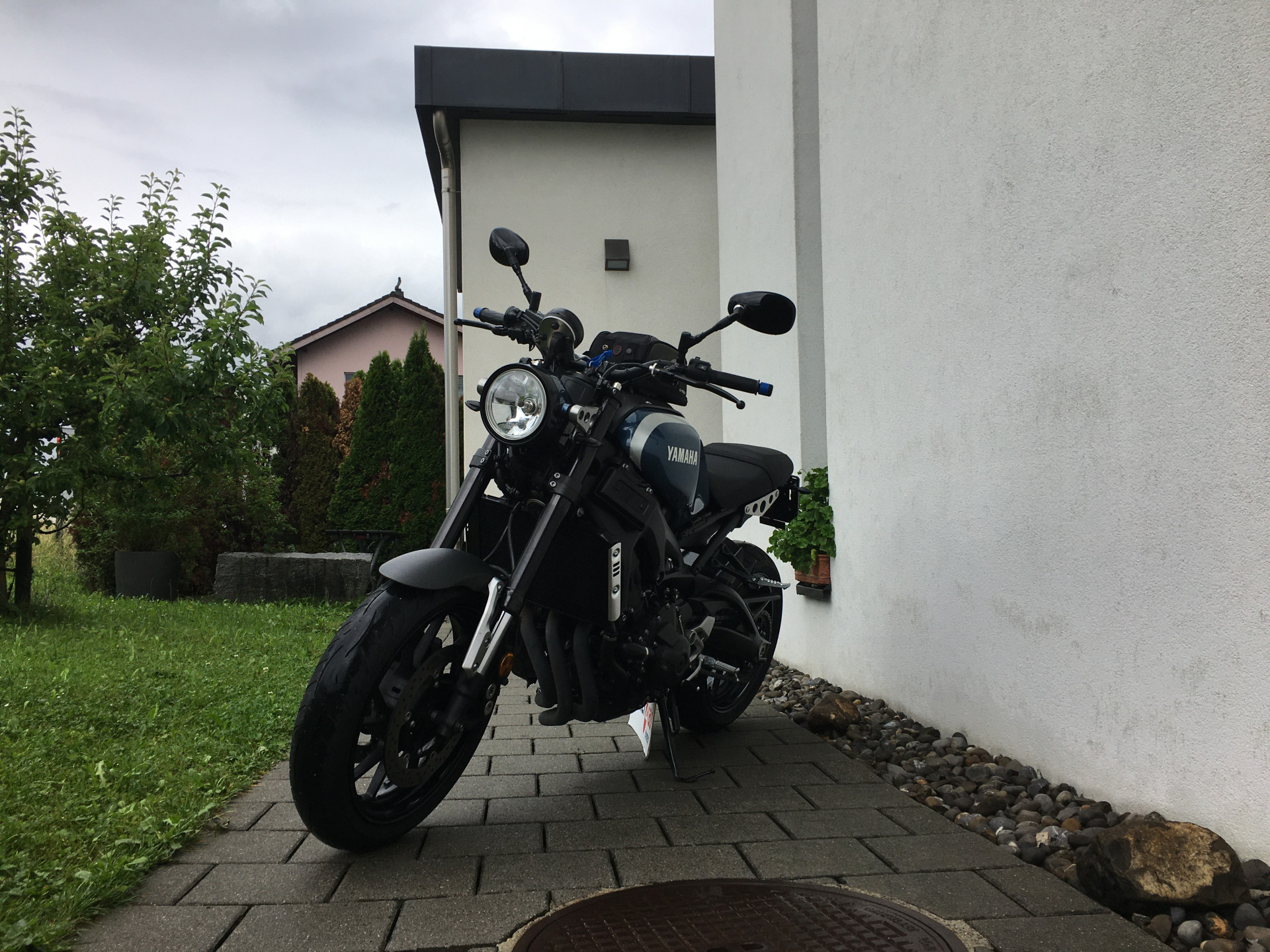YAMAHA XSR 900-showroom-element-3