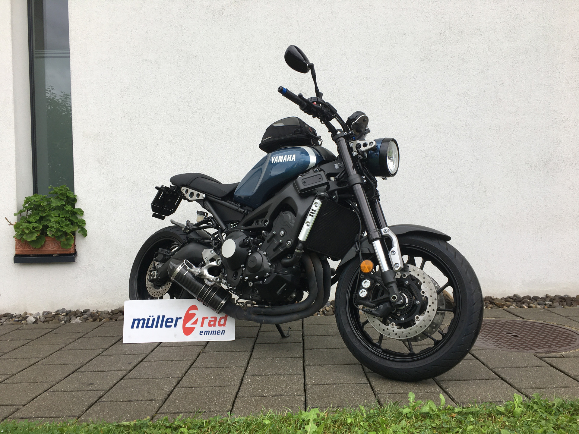 YAMAHA XSR 900