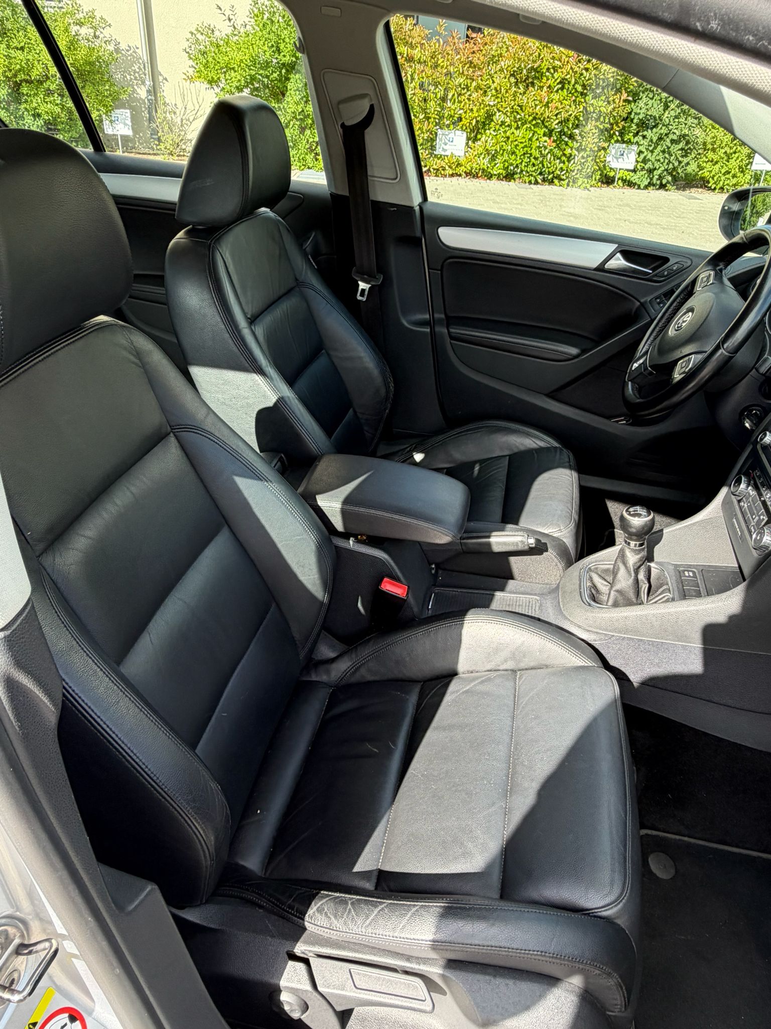 VW Golf 2.0 TDI Highline-image-10