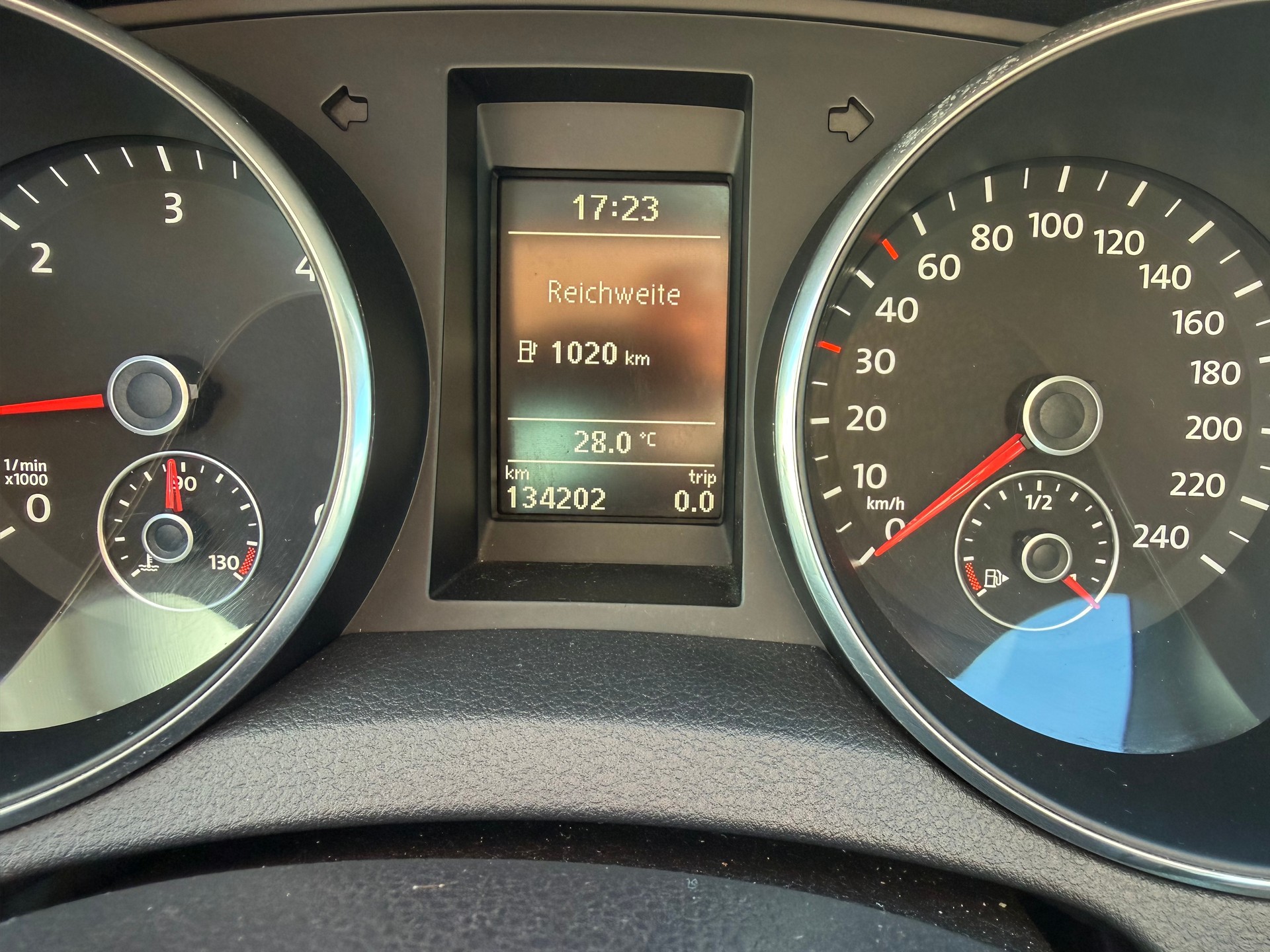 VW Golf 2.0 TDI Highline-image-13